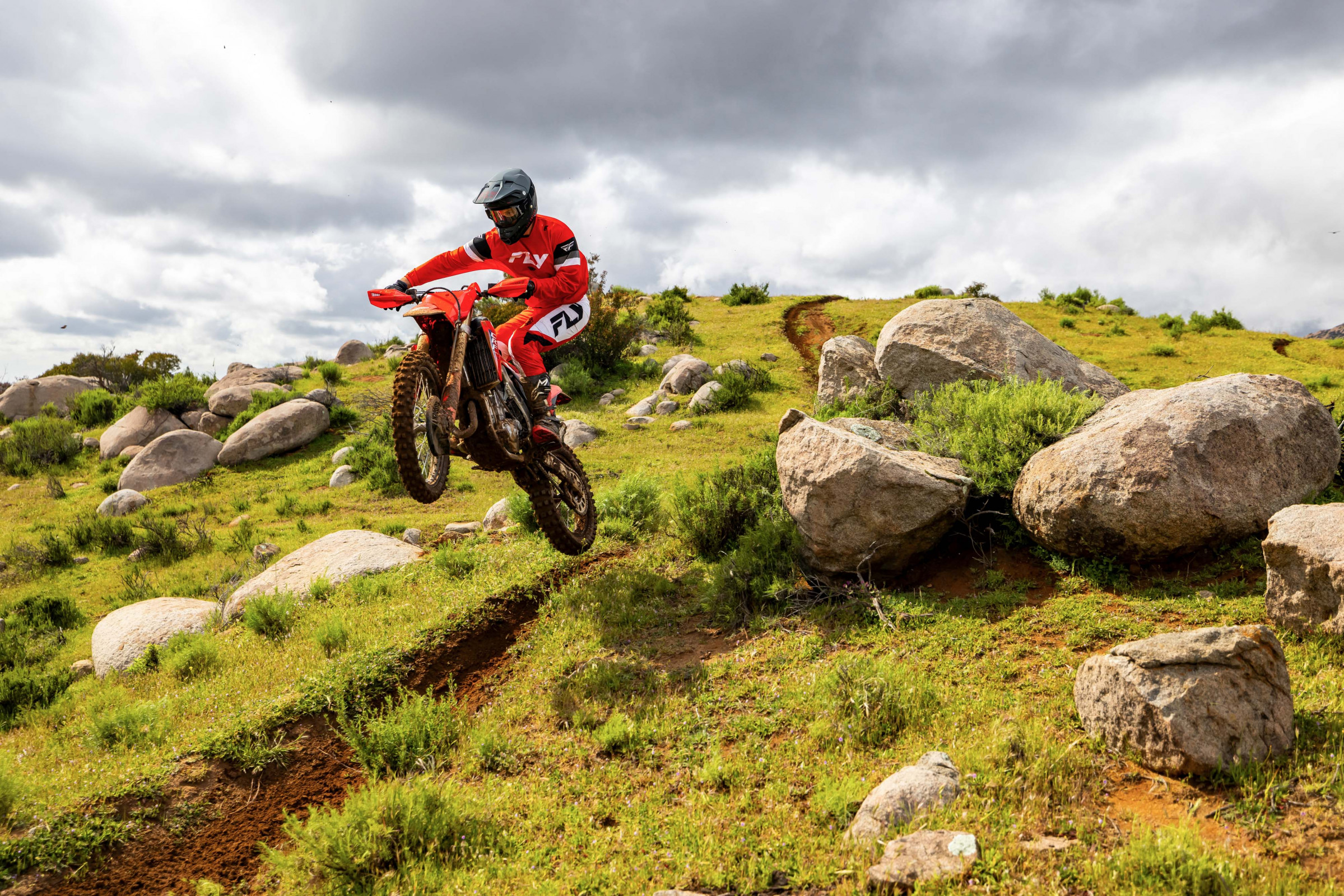 25 Honda CRF450RX_action_3