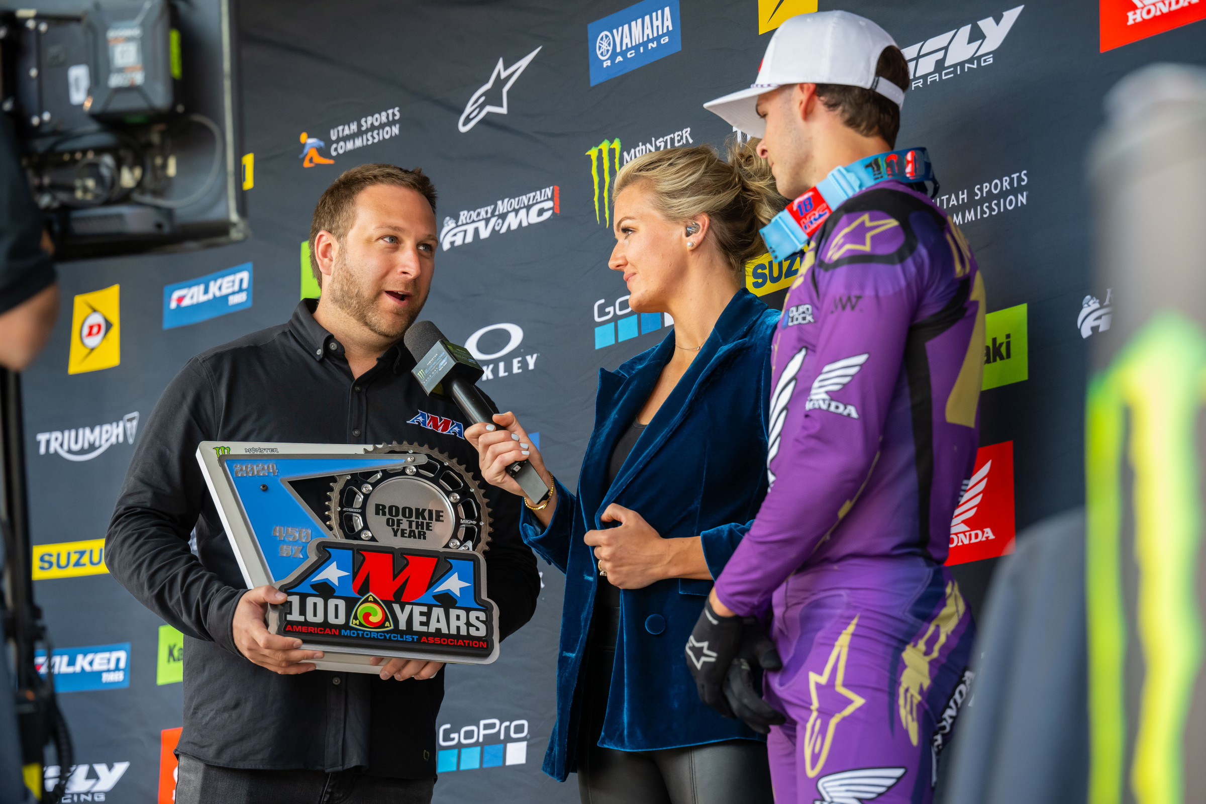 Mike Pelletier presenting Jett Lawrence with the 450 Rookie of the Year award. 