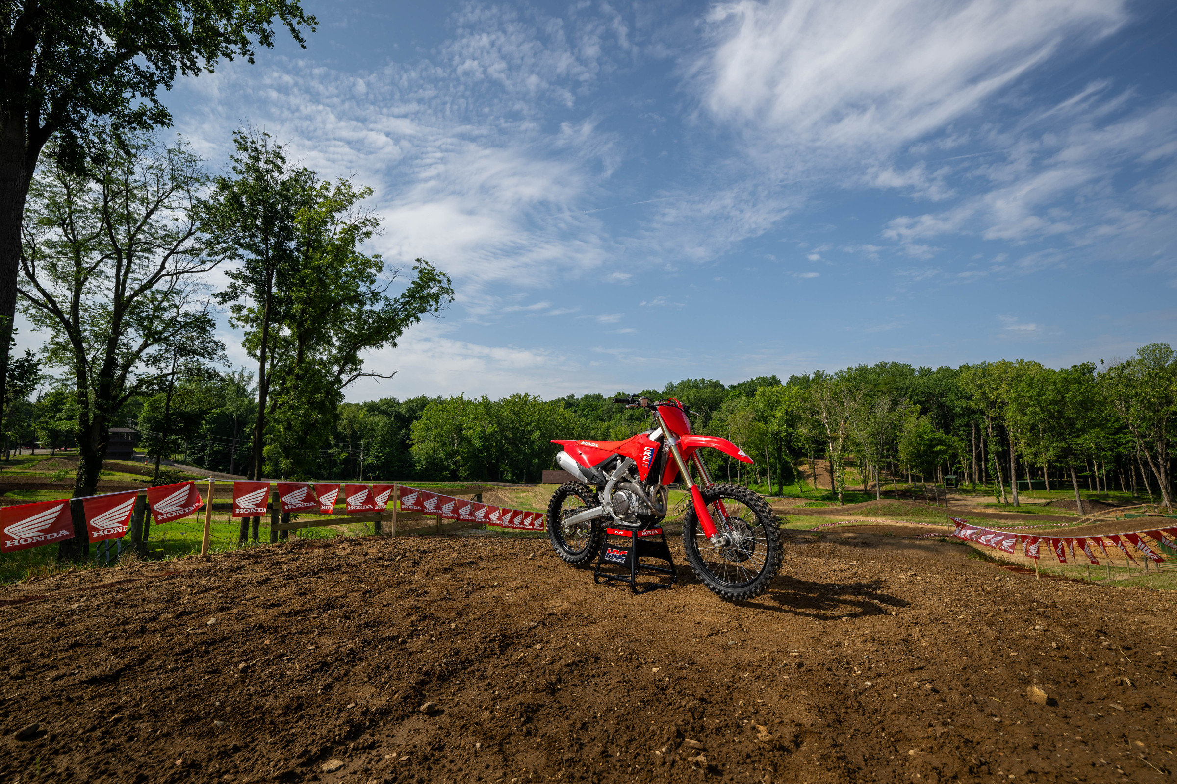 2025_HONDA_CRF450R_MEDIA_INTRO_IRONMAN_RACEWAY_ALIGN_MEDIA_004