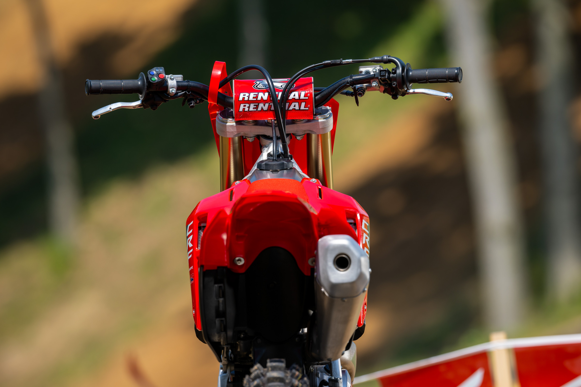 2025_HONDA_CRF450R_MEDIA_INTRO_IRONMAN_RACEWAY_ALIGN_MEDIA_016