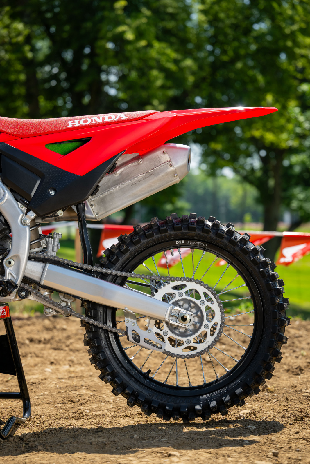 2025_HONDA_CRF450R_MEDIA_INTRO_IRONMAN_RACEWAY_ALIGN_MEDIA_121