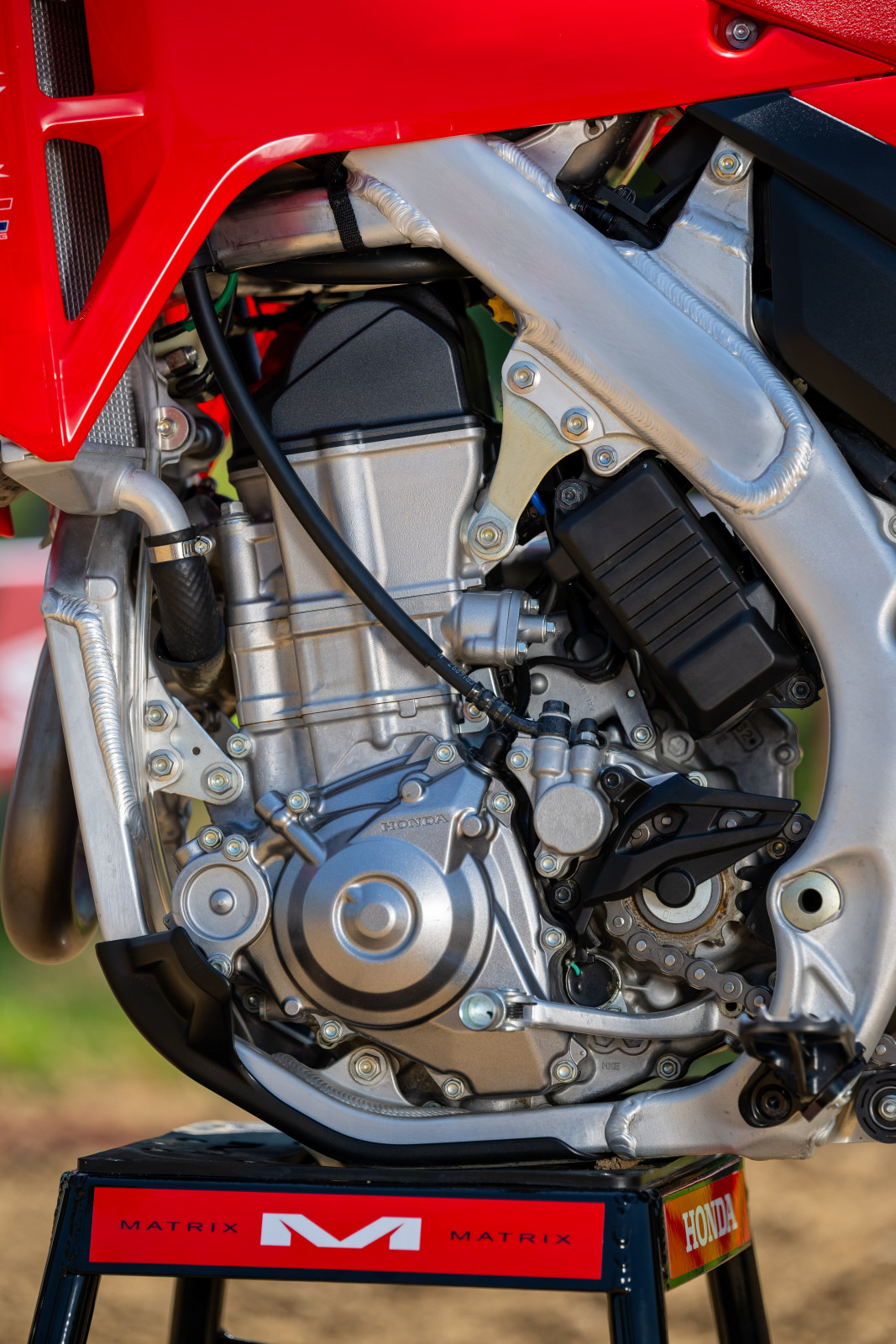 2025_HONDA_CRF450R_MEDIA_INTRO_IRONMAN_RACEWAY_ALIGN_MEDIA_123