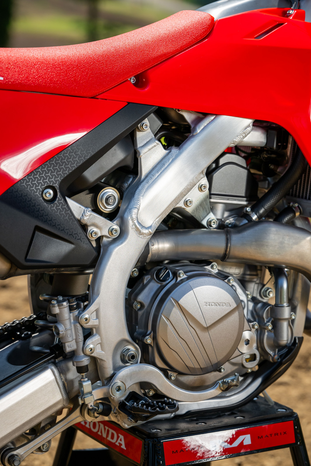 2025_HONDA_CRF450R_MEDIA_INTRO_IRONMAN_RACEWAY_ALIGN_MEDIA_100