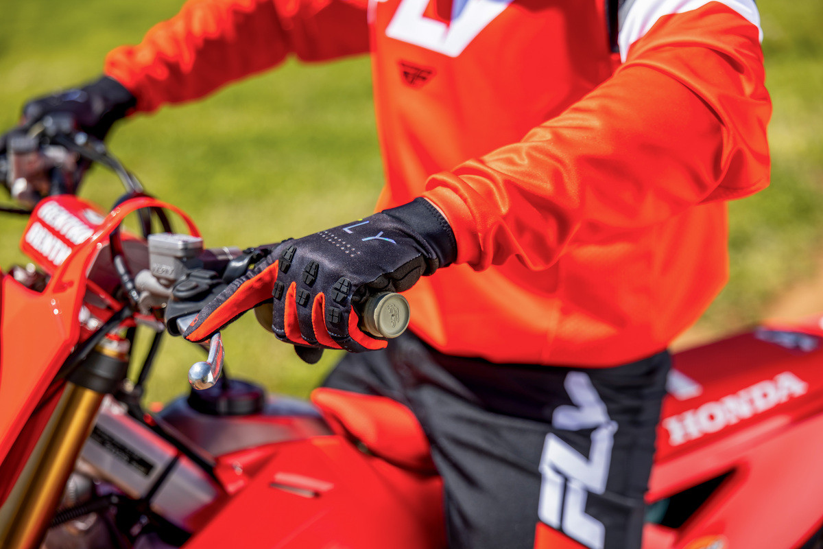 25 Honda CRF250RWE_lifestyle_3