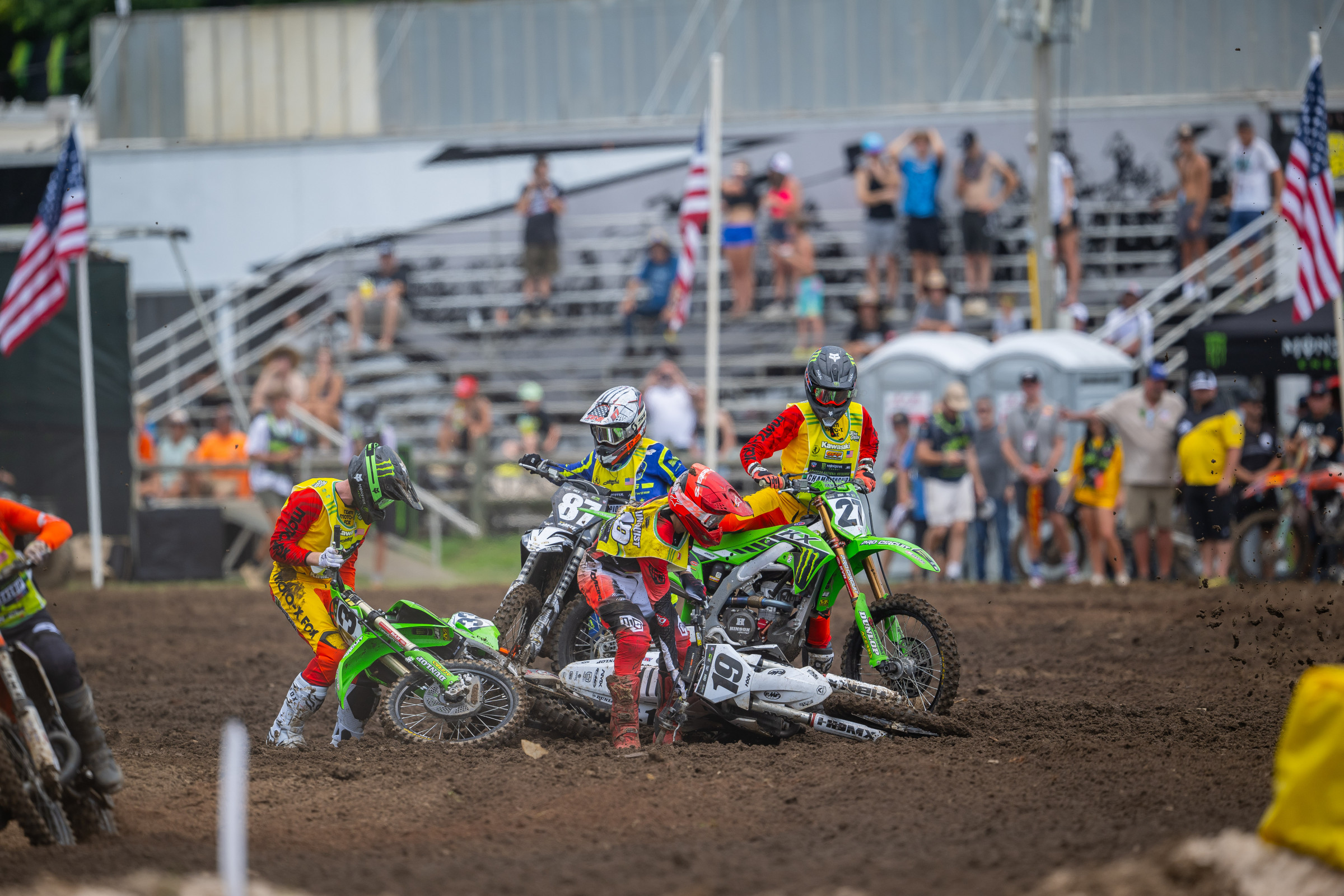 #33 Drew Adams (Kawasaki) and #27 Krystian Janik (Kawasaki) down in the first turn.