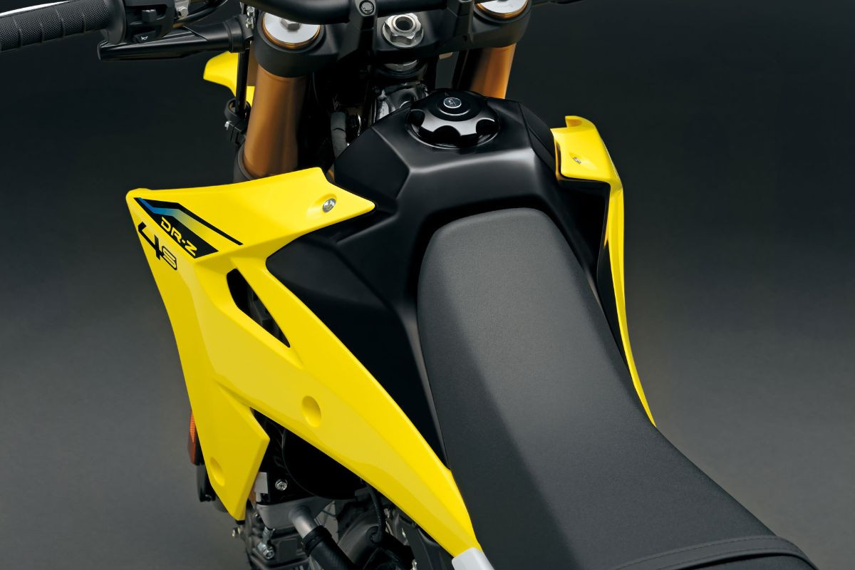 All-New 2025 Suzuki DR-Z400 appears as DR-Z4S - Racer X All-New 2025 Suzuki DR-Z400 appears as DR-Z4S - Racer X