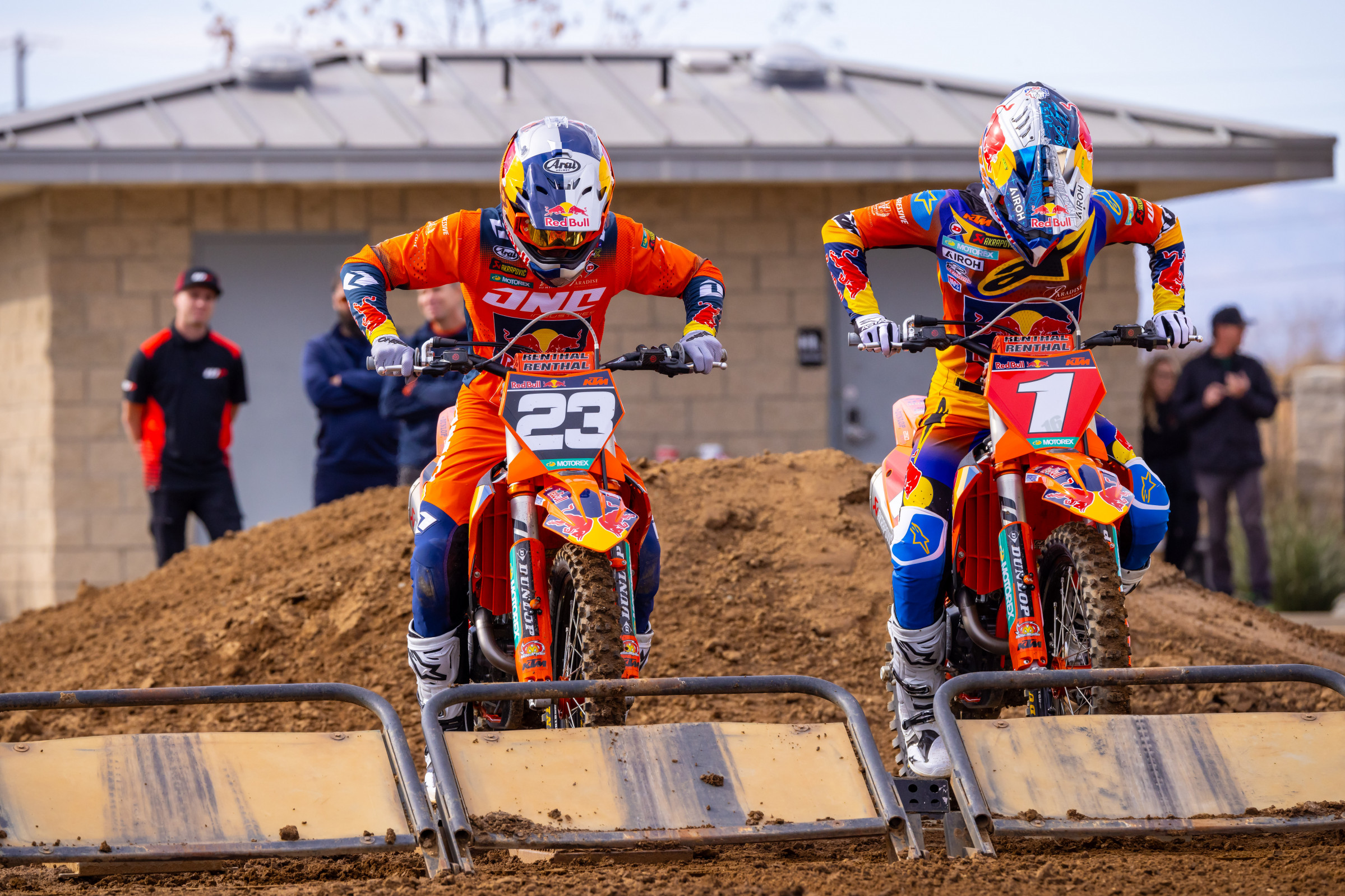 660145_BeaumerKTMDec24-Cudby-128_Team Shooting Red Bull KTM SX 2025_MY25 KTM 250 SX-F FACTORY EDITION_MY25 KTM 250 SX-F FACTORY EDITION