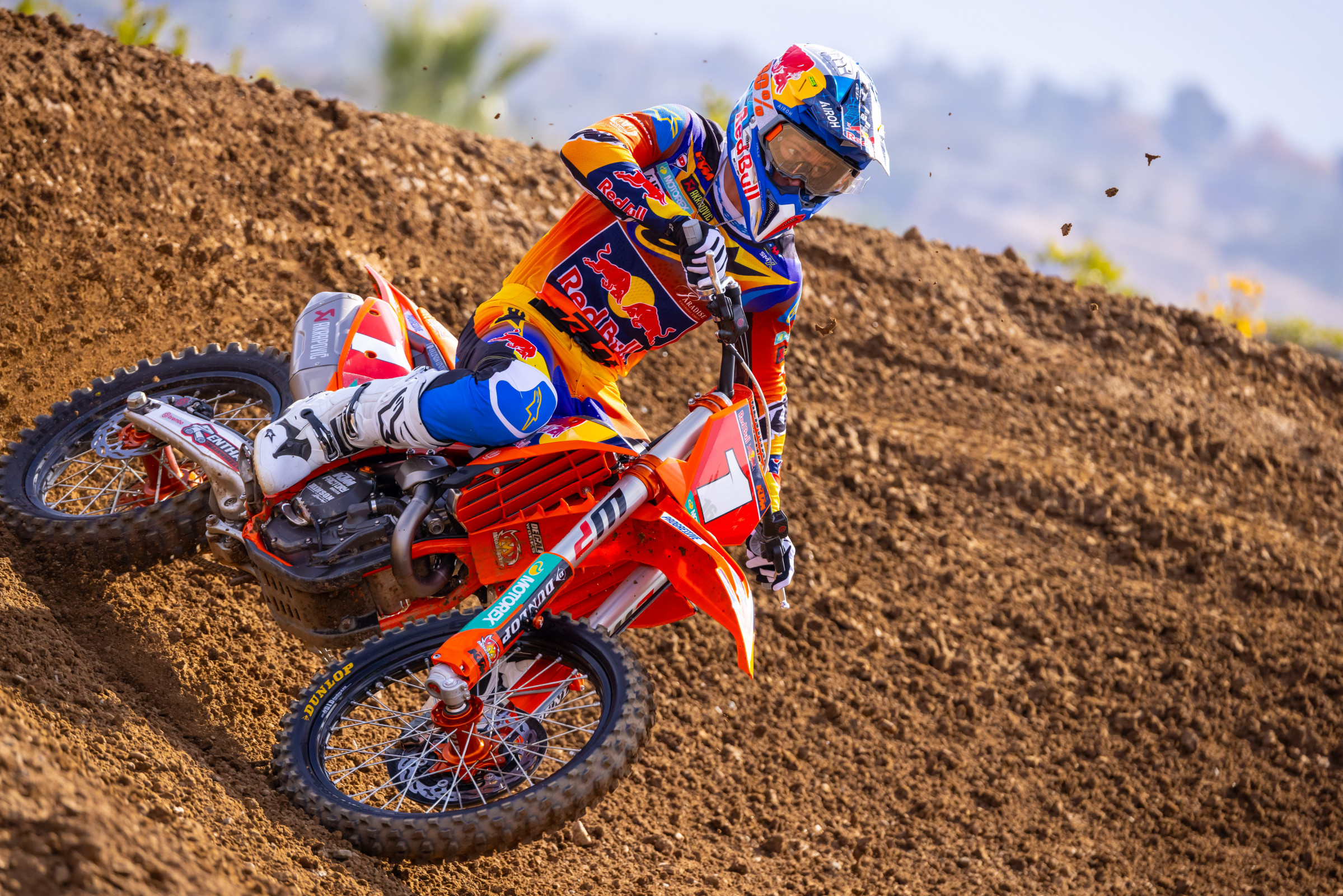 660104_VialleKTMDec24-Cudby-186_Team Shooting Red Bull KTM SX 2025_MY25 KTM 250 SX-F FACTORY EDITION_MY25 KTM 250 SX-F FACTORY EDITION