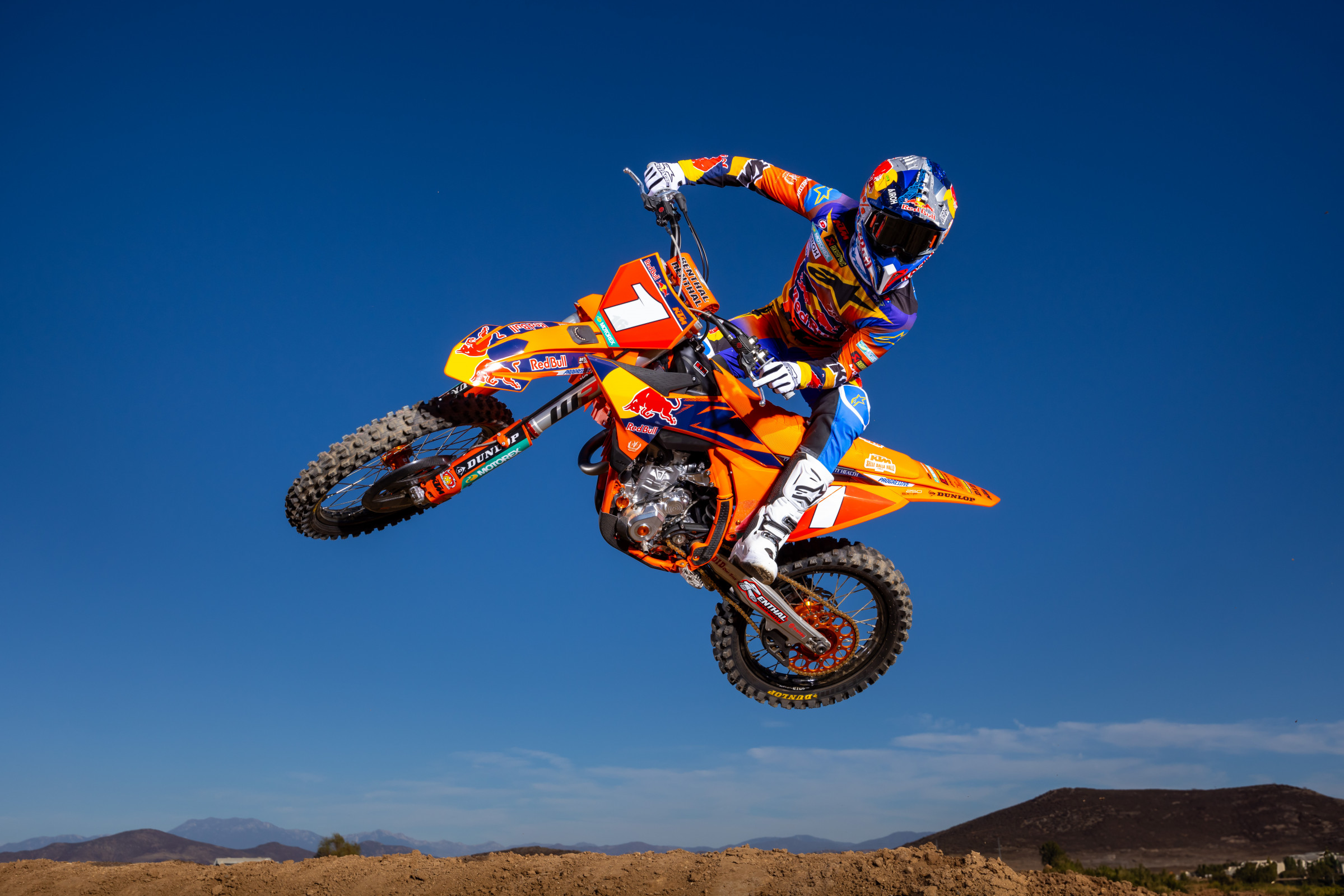 660242_VialleKTMDec24-Cudby-095_Team Shooting Red Bull KTM SX 2025