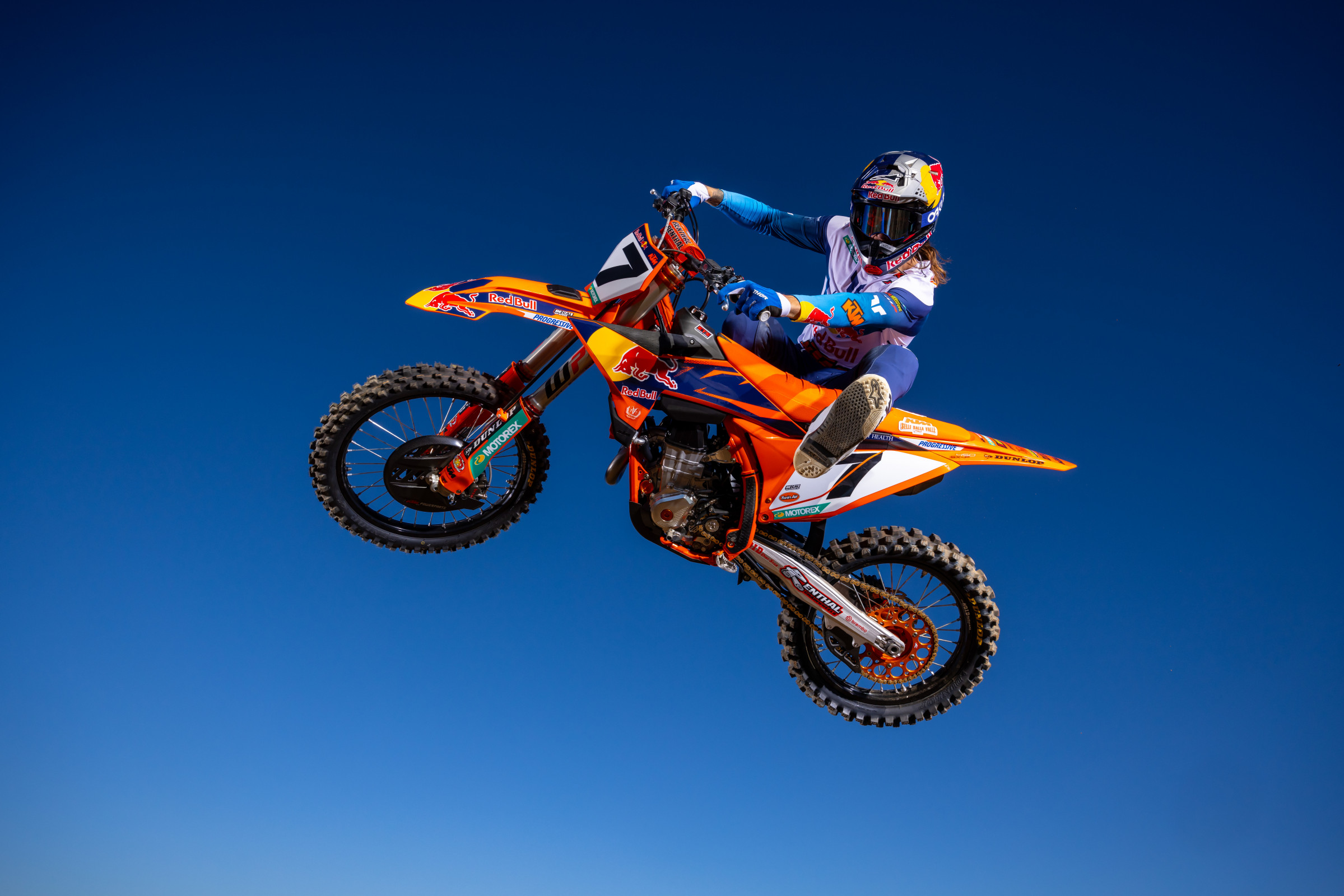 660169_PlessingerKTMDec24-Cudby-069_Team Shooting Red Bull KTM SX 2025_MY25 KTM 450 SX-F FACTORY EDITION_MY25 KTM 450 SX-F FACTORY EDITION