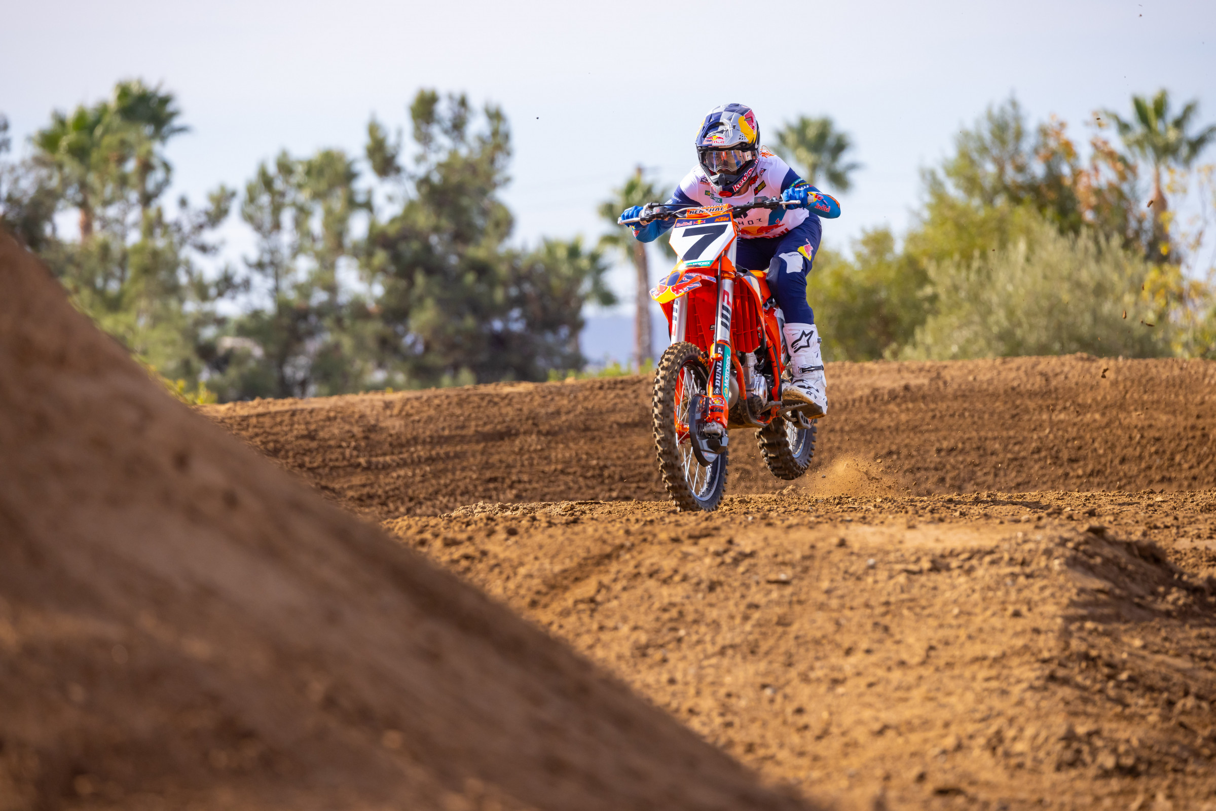 660179_PlessingerKTMDec24-Cudby-131_Team Shooting Red Bull KTM SX 2025_MY25 KTM 450 SX-F FACTORY EDITION_MY25 KTM 450 SX-F FACTORY EDITION