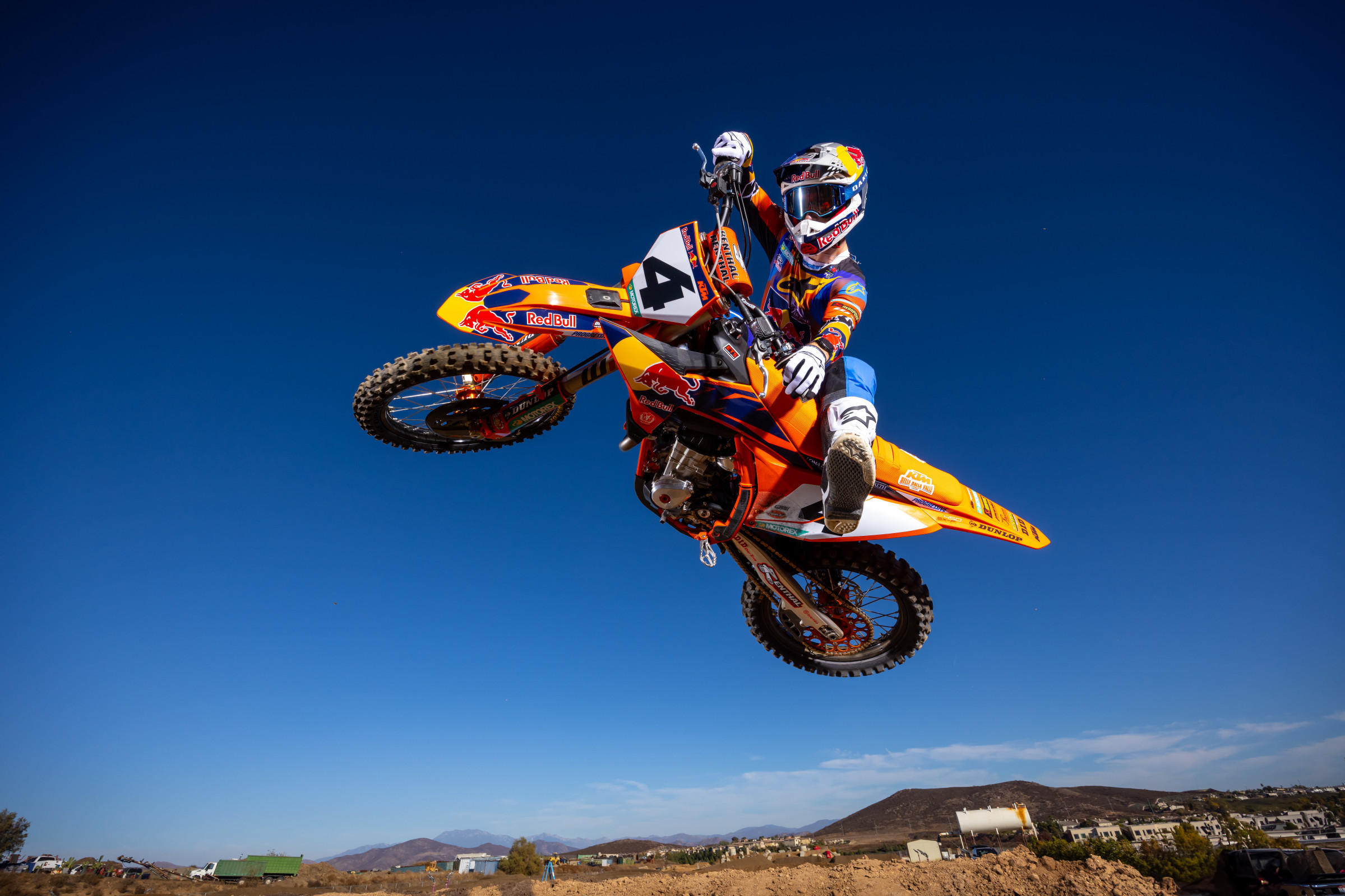 660202_SextonKTMDec24-Cudby-094_Team Shooting Red Bull KTM SX 2025_MY25 KTM 450 SX-F FACTORY EDITION_MY25 KTM 450 SX-F FACTORY EDITION