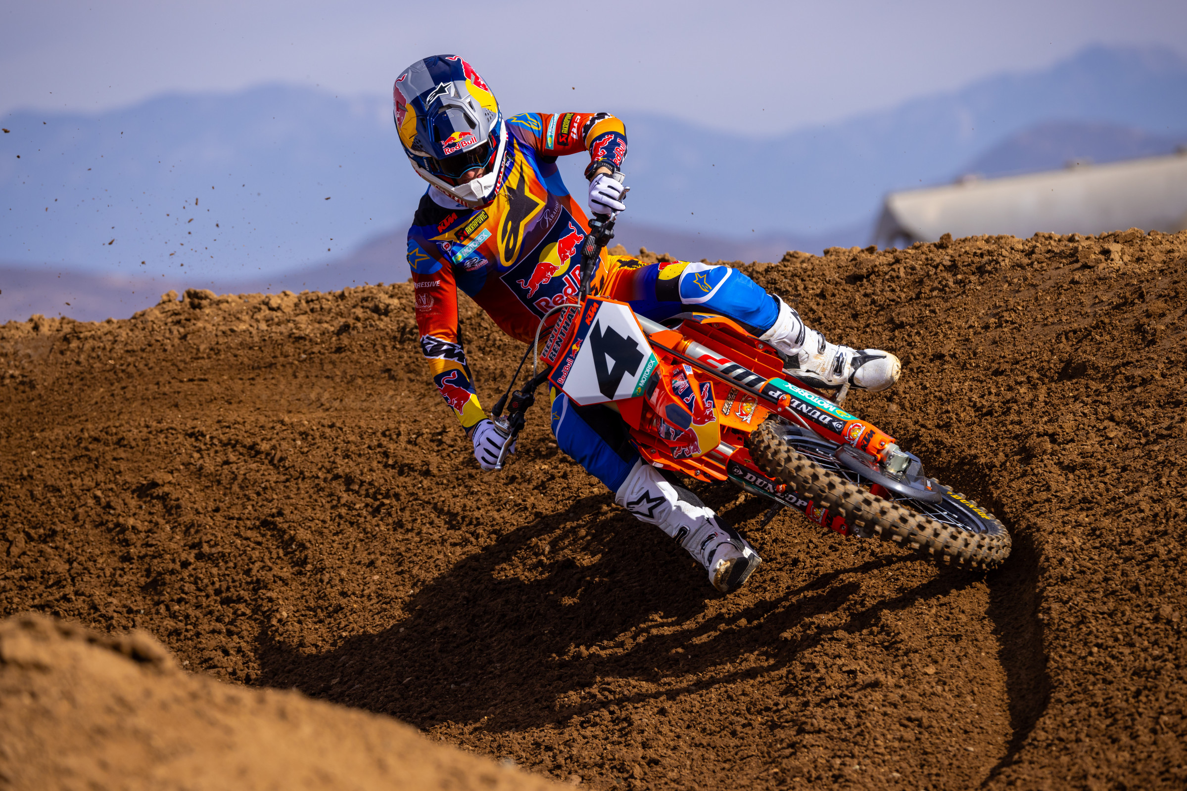 660218_SextonKTMDec24-Cudby-203_Team Shooting Red Bull KTM SX 2025_MY25 KTM 450 SX-F FACTORY EDITION_MY25 KTM 450 SX-F FACTORY EDITION