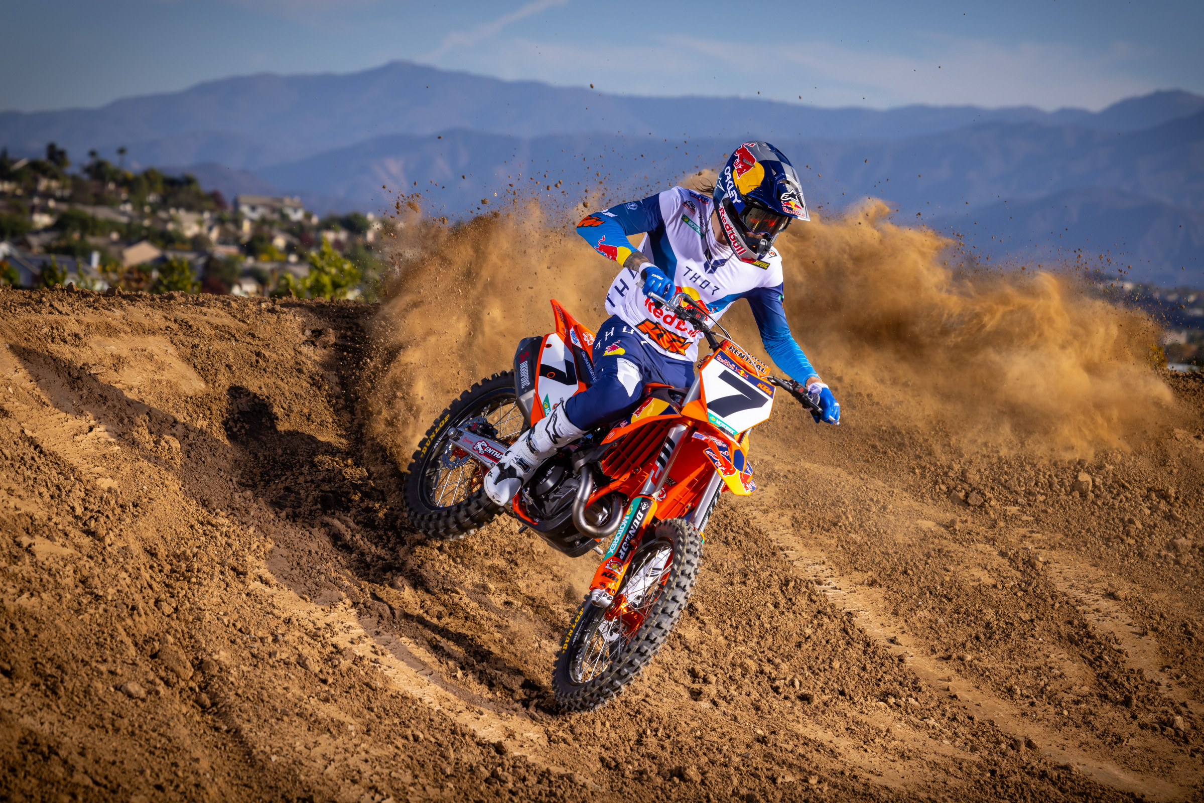 660170_PlessingerKTMDec24-Cudby-071_Team Shooting Red Bull KTM SX 2025