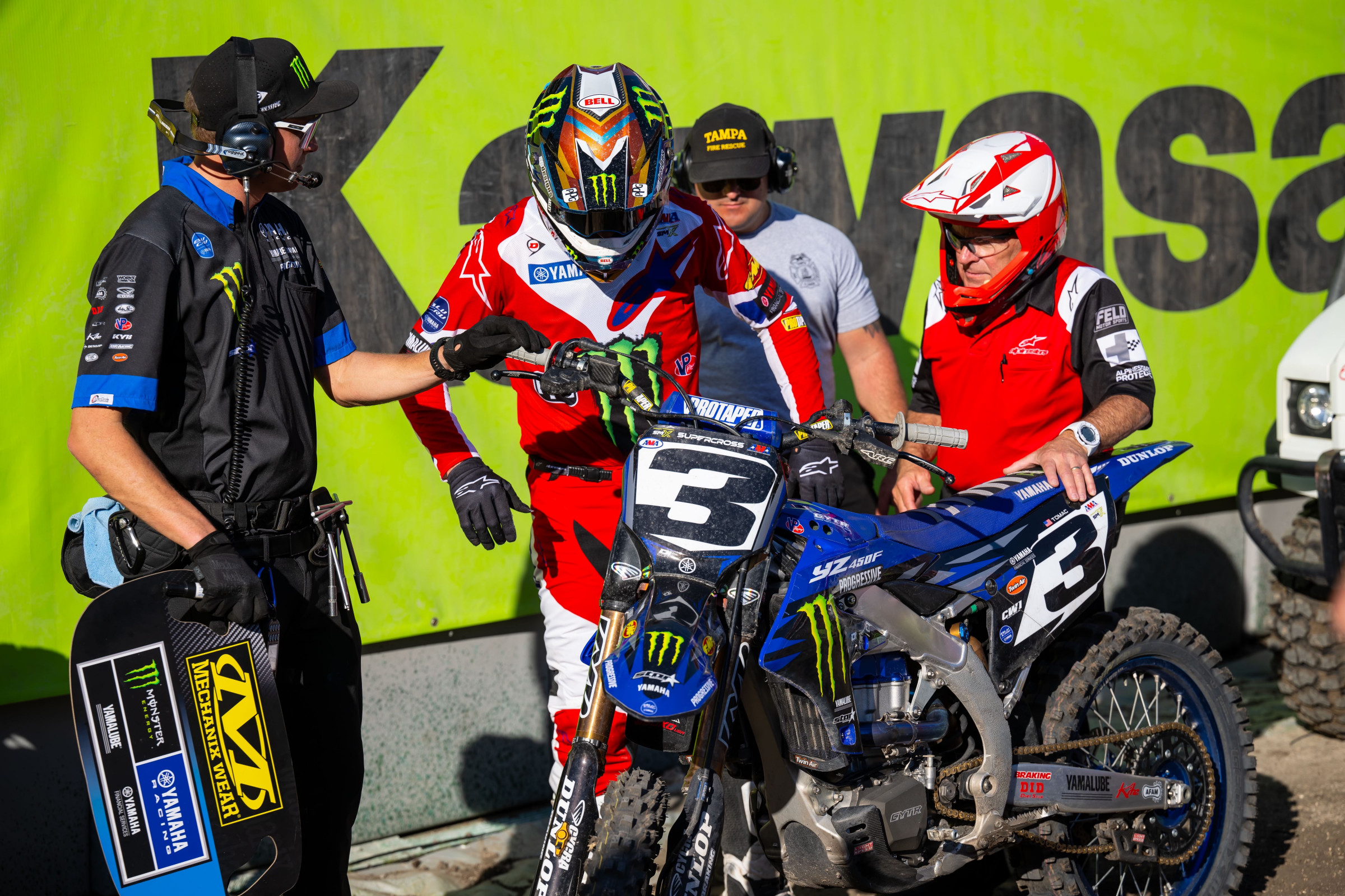 Eli Tomac Exits Second Qualifying Session in Tampa After Dabbing Left Leg [Update]