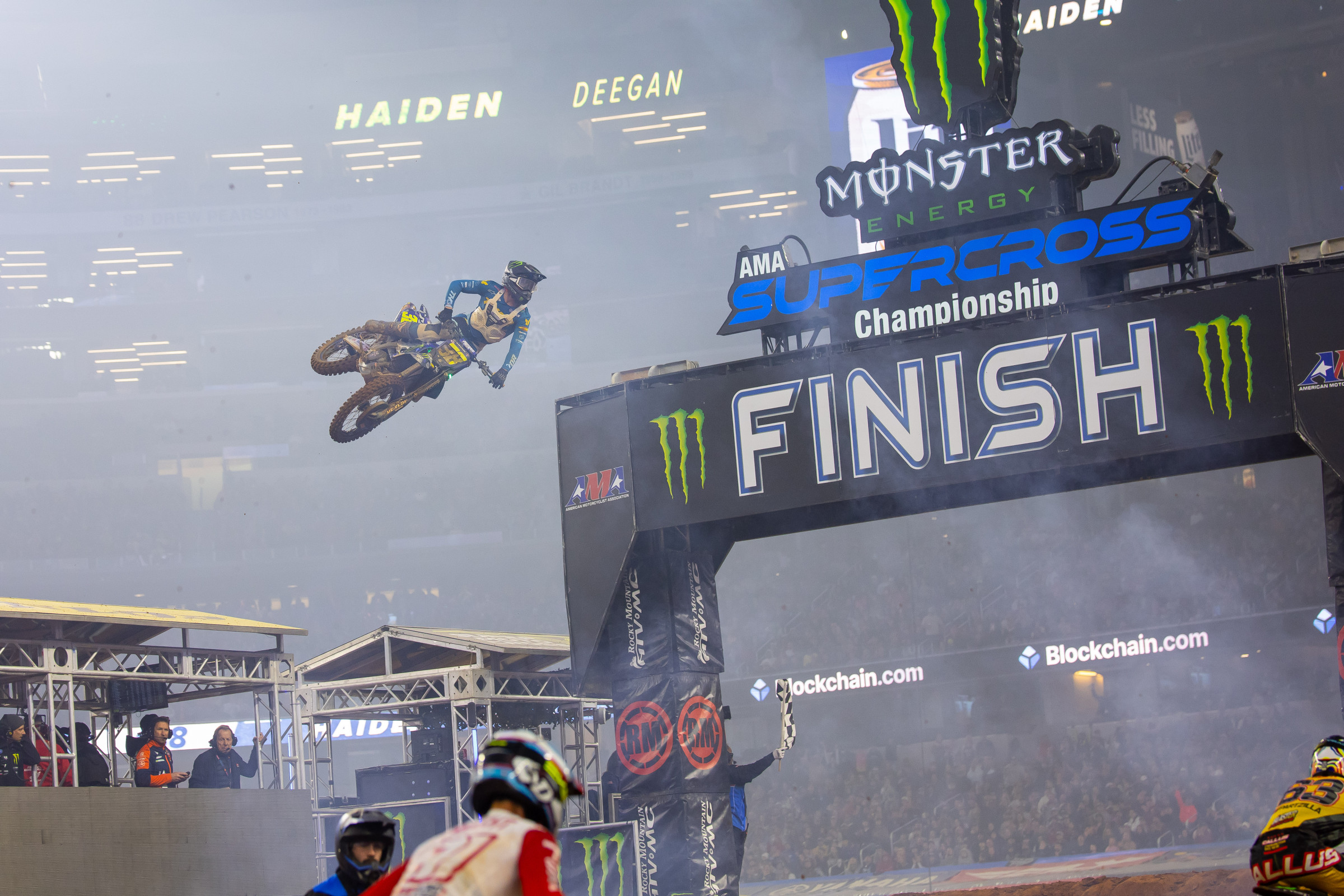 Haiden Deegan (Yamaha) becomes the first repeat 250SX winner in 2025 supercross.