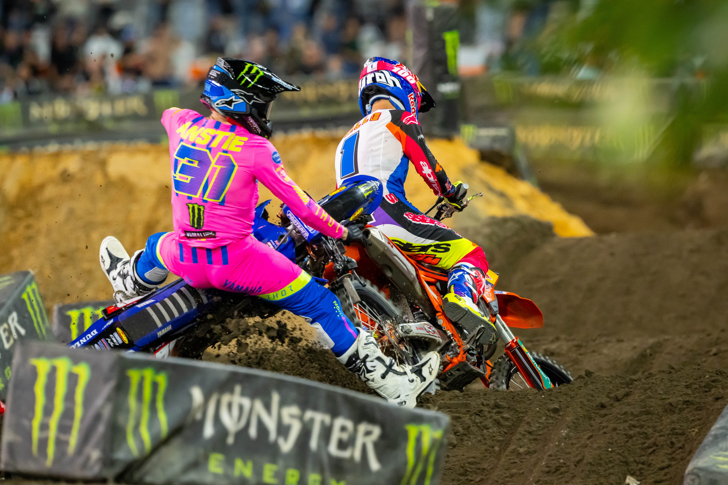 Anstie went down right away in the 250SX main event, but still managed to salvage a sixth and hang onto the points lead. At first it looked like Tom Vialle took him down, but max also tagged a tough block.