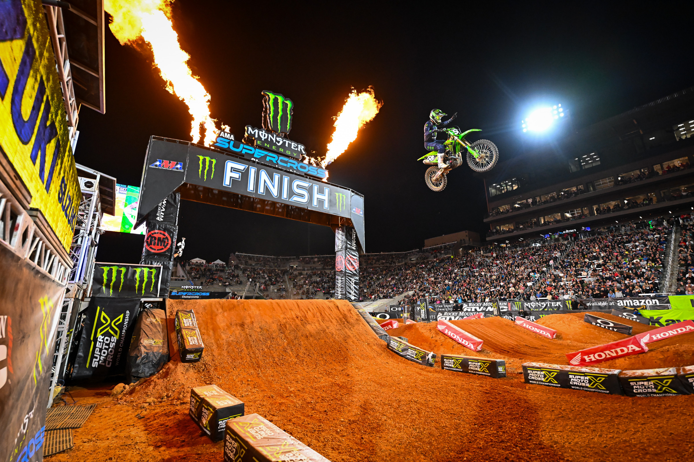 Seth Hammaker takes the third and final race win...