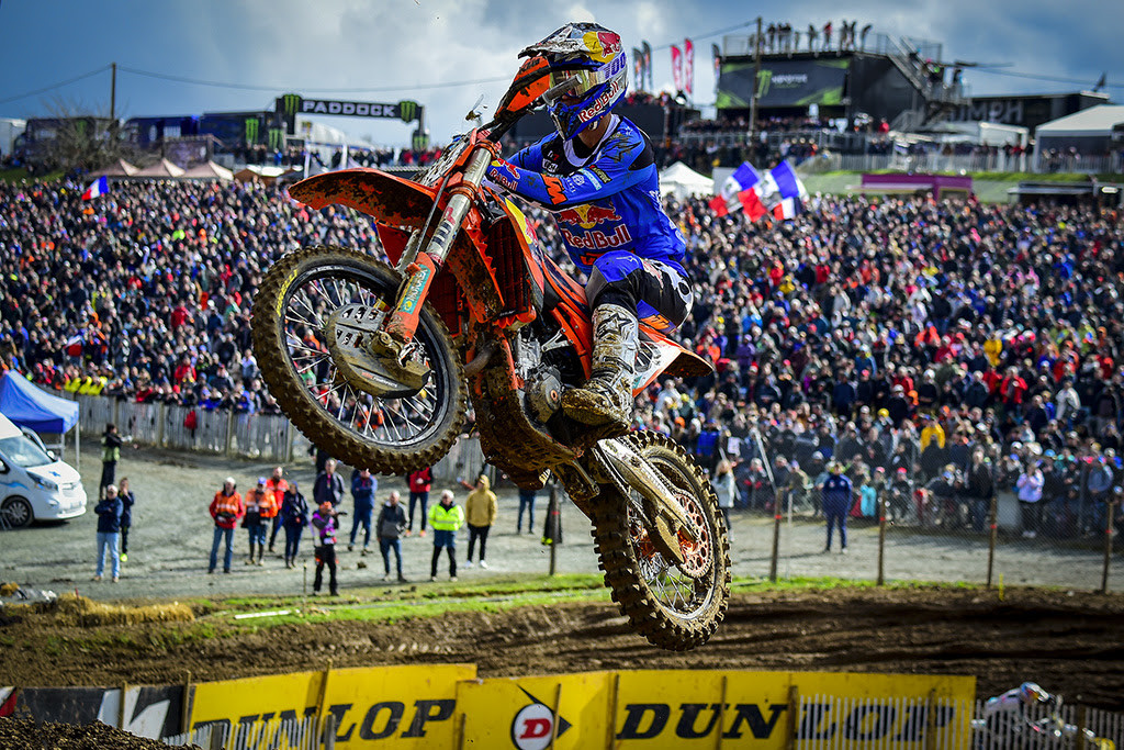 The 2023 MX2 World Champion, Andrea Adamo, is back as a contender.