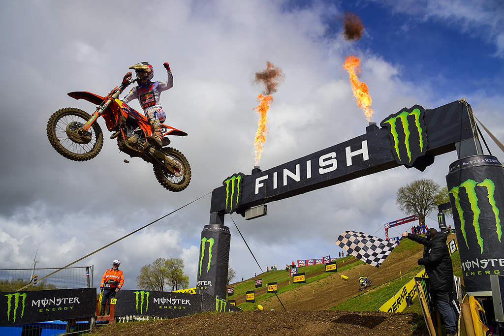 Simon Laengenfelder notched a moto win and is part of a five (or more) rider battle for the title.