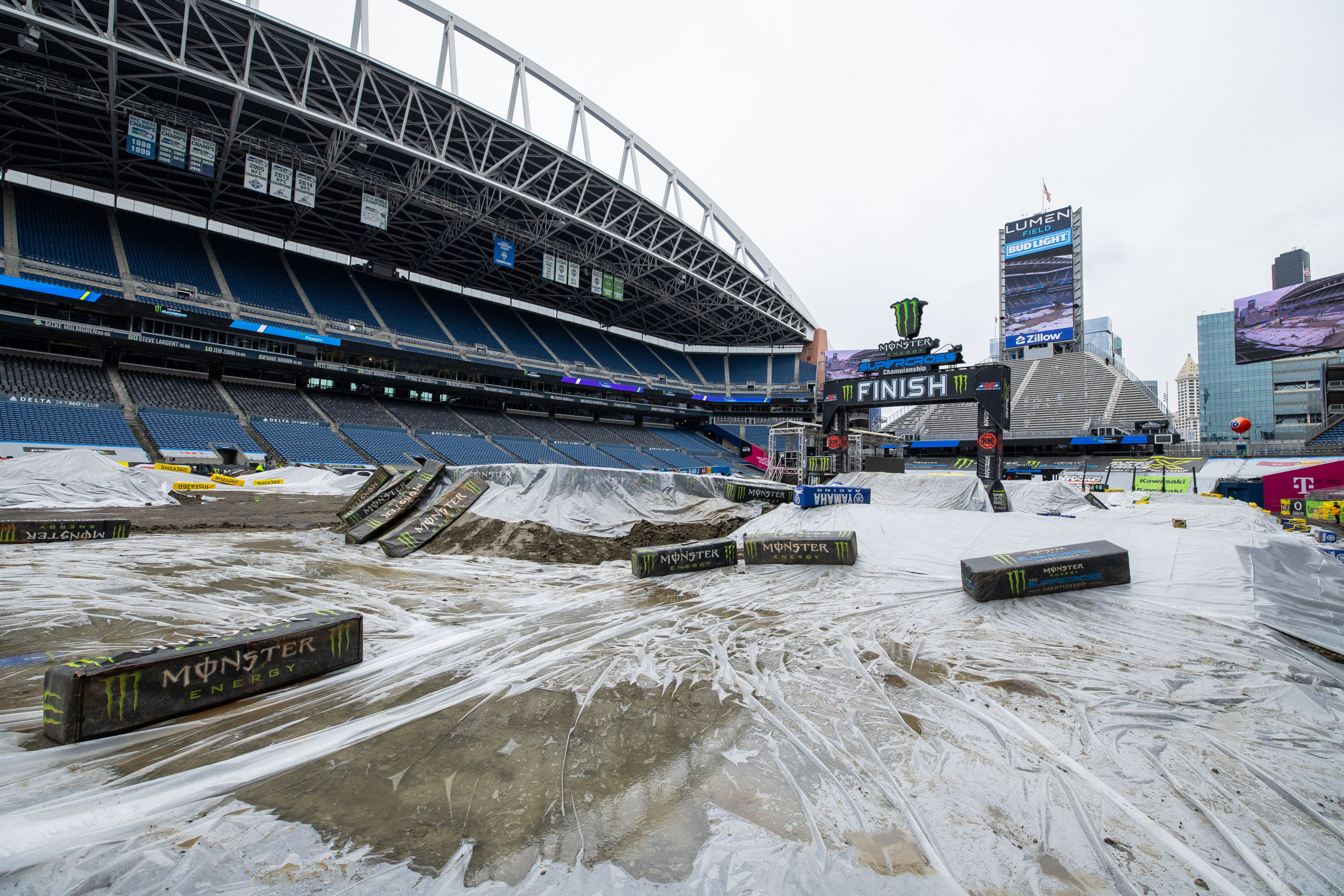 The SMX track crew did a great job in dealing with the challenges of the Seattle weather.