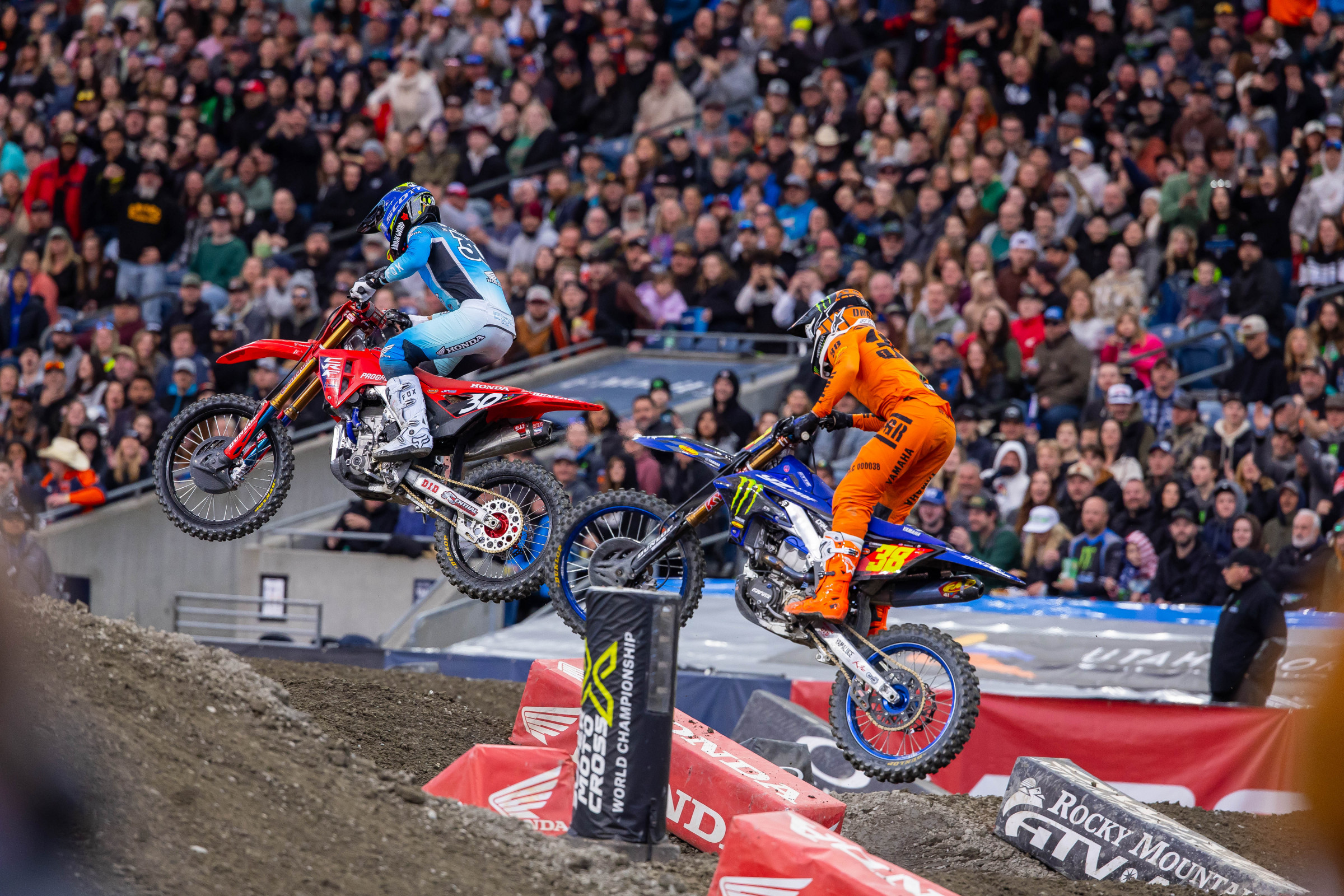 Jo Shimoda and Haiden Deegan had a lively battle in the 250SX main.
