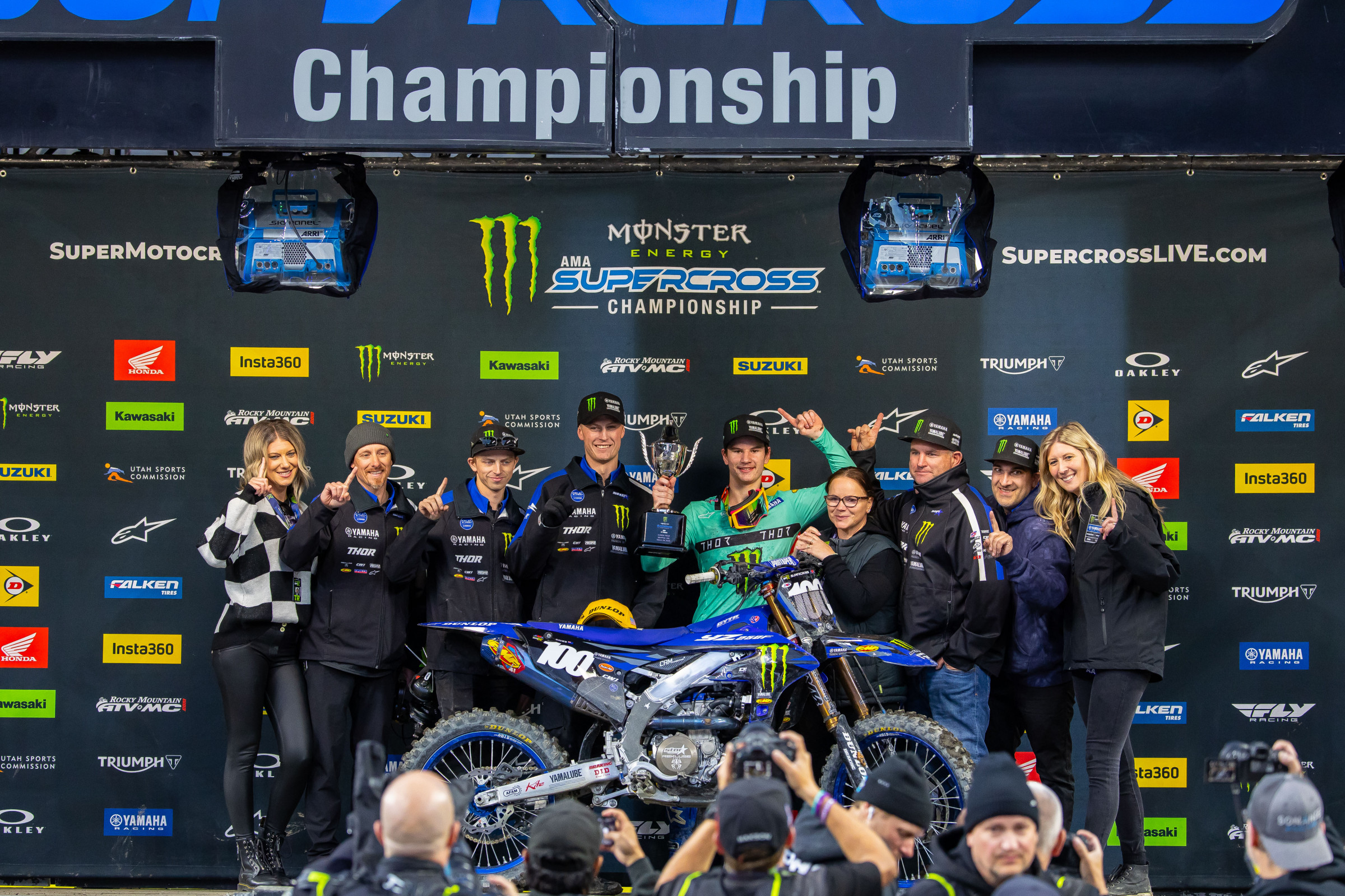 Davies and the Monster Energy Yamaha Star Racing crew.