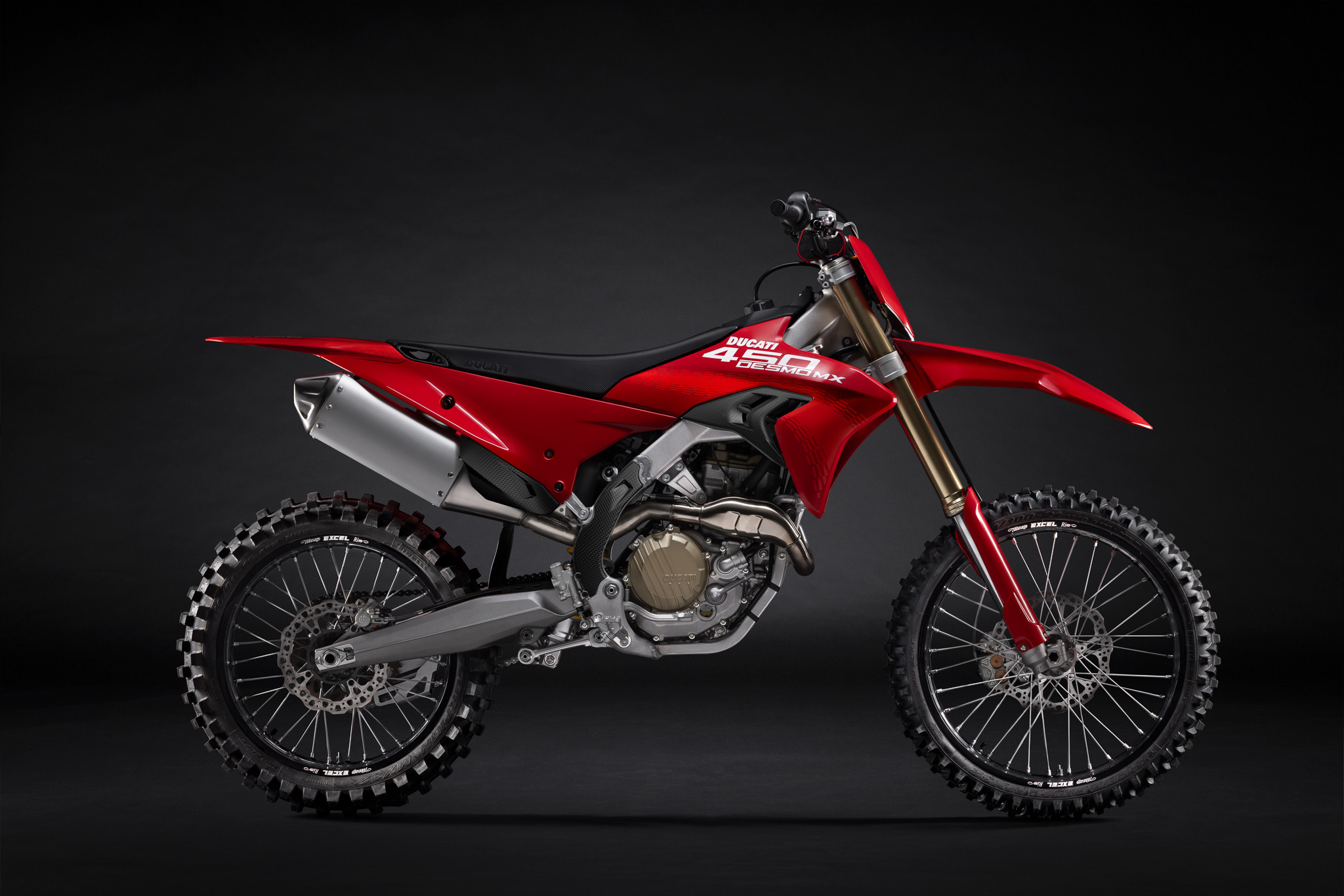 05 - MY26_DESMO450_MX_STUDIO _9__UC775633_High