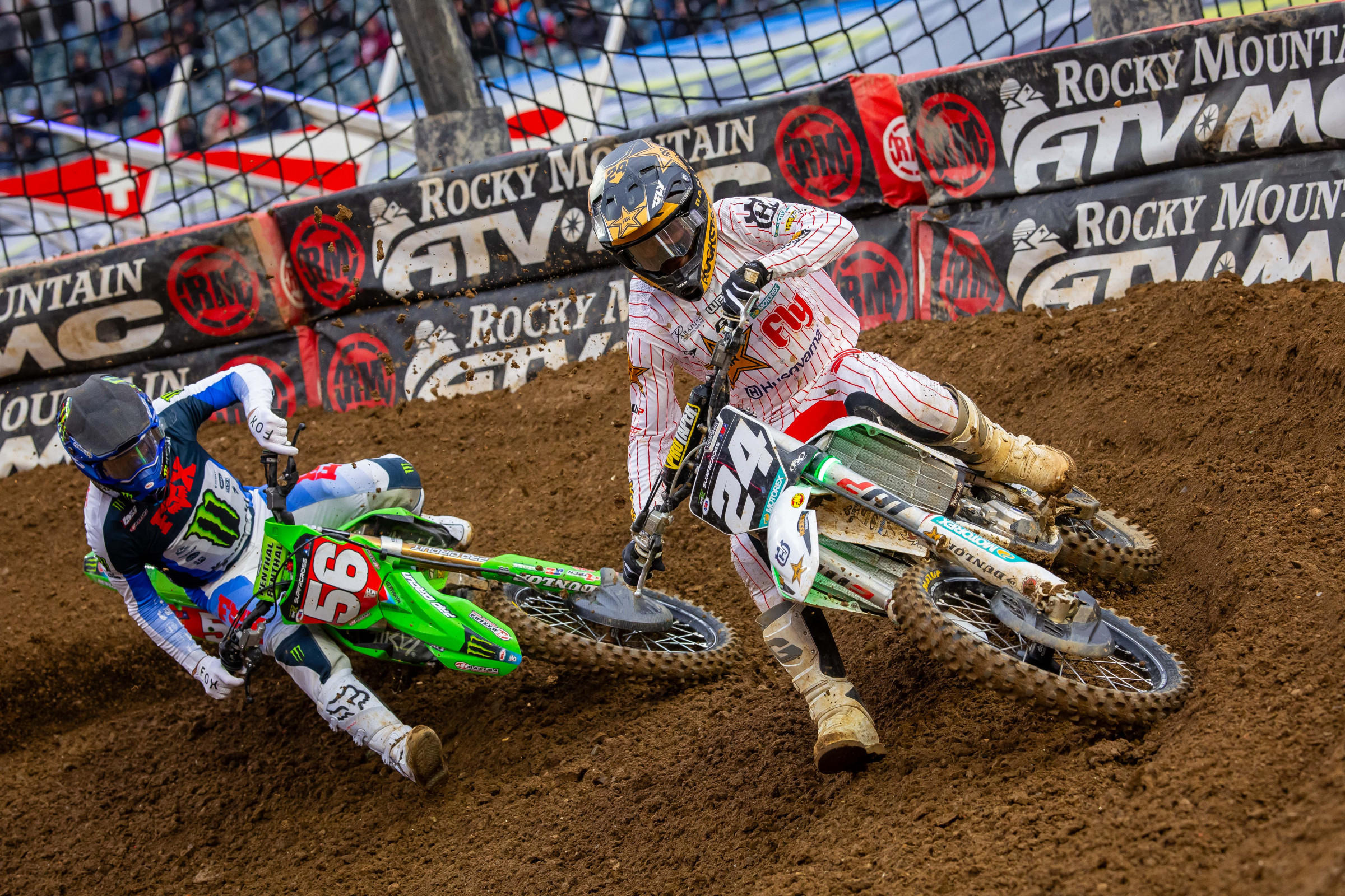 East title rivals battle in Philly.