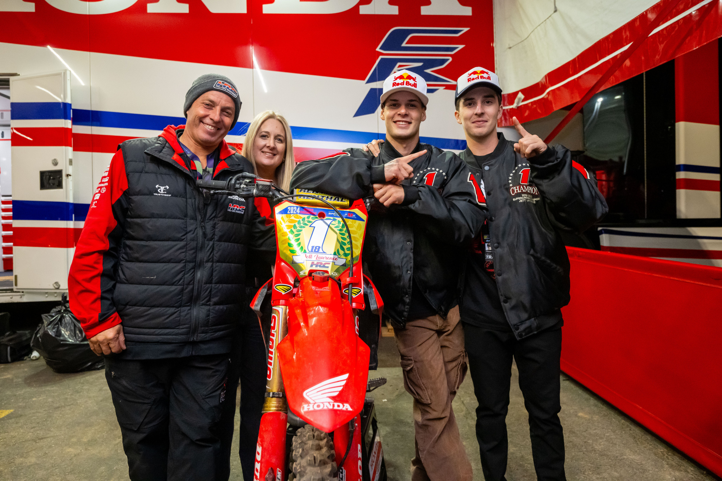 When will Jett and Hunter Lawrence return to racing? 