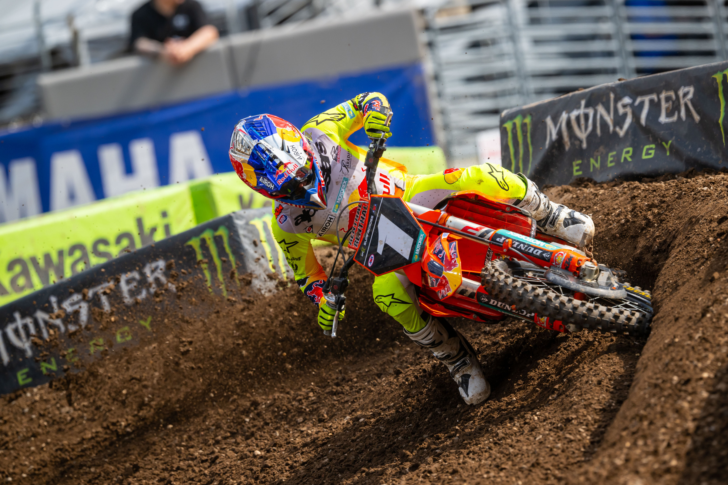 Vialle is now seven points back of Hammaker.