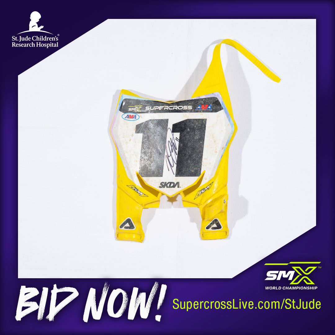 4338_ Kyle Chisholm #11 Autographed Race Ridden Left Number Plate, Right Shroud, and Front Fender