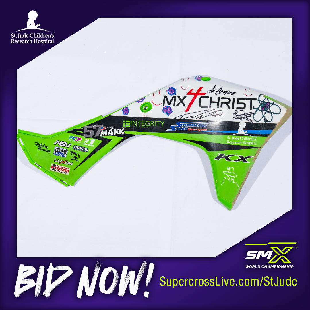 4328_ International Supercros Race Team Autographed Right Shroud