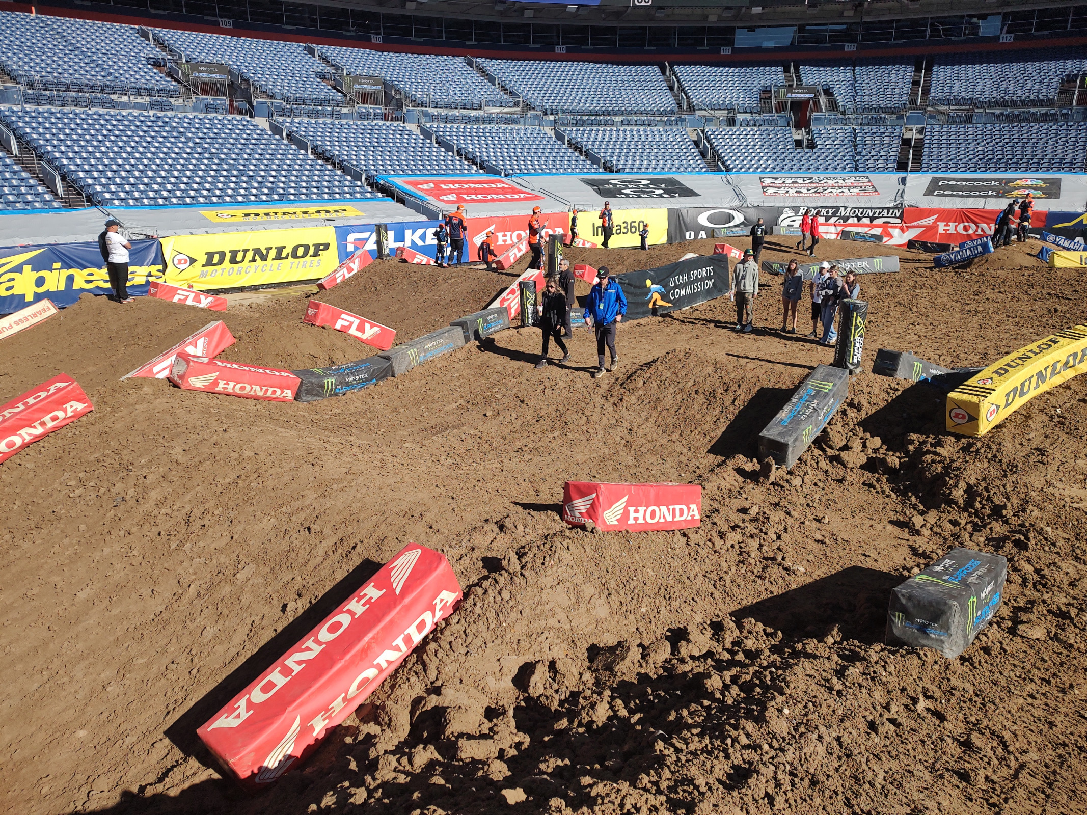 The entry to this rhythm lane has two different options.