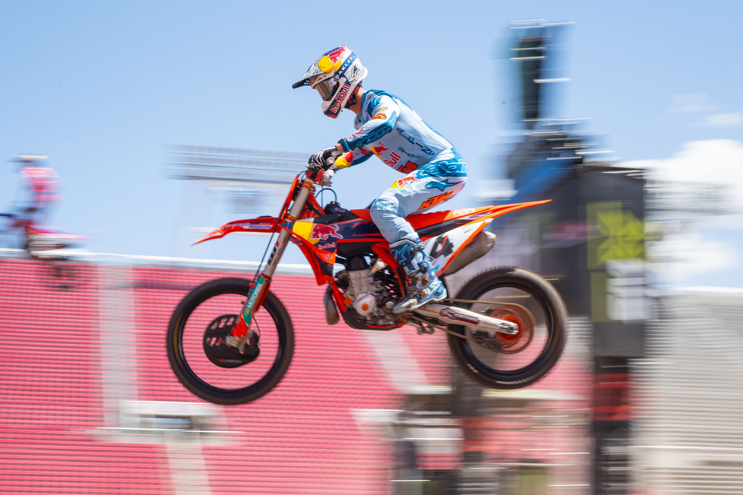 Sexton was so fast in qualifying he was blurring lines.