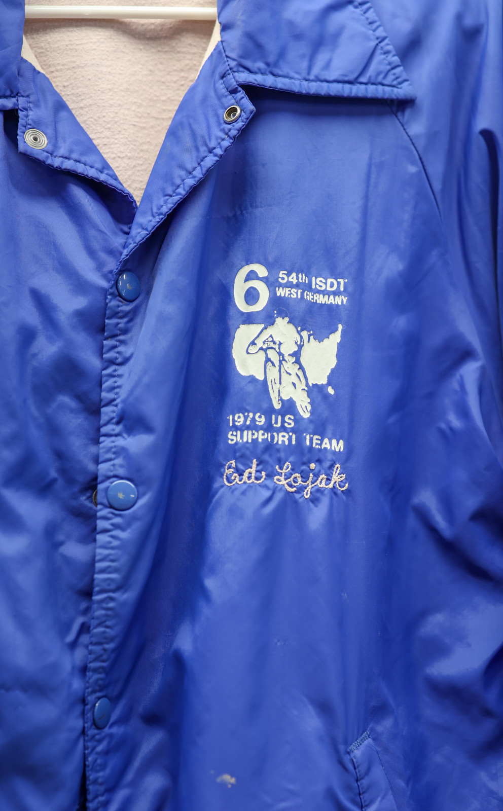 54956A96-E65C-4301-ACAA-00563648D455