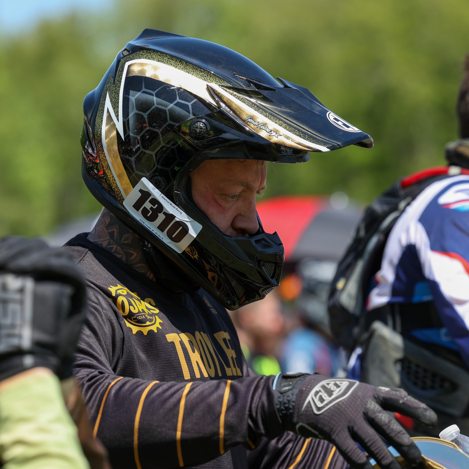 20BEAD48-5F98-46DE-B35D-E8B8A9B69828