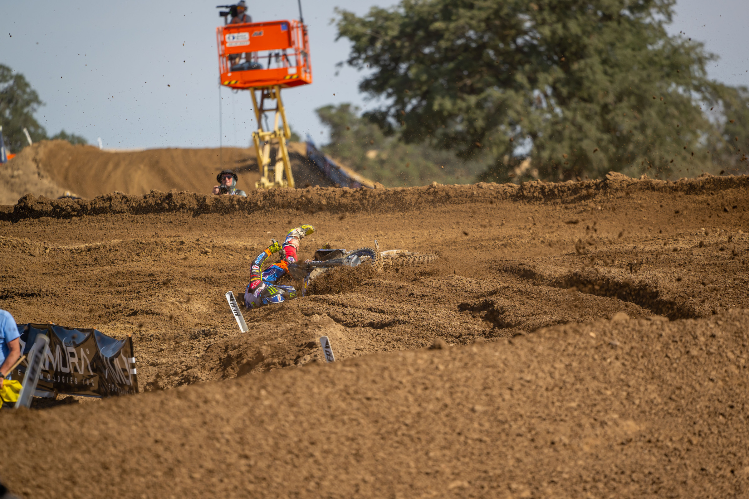 This little adventure didn't help Tomac's chances either.