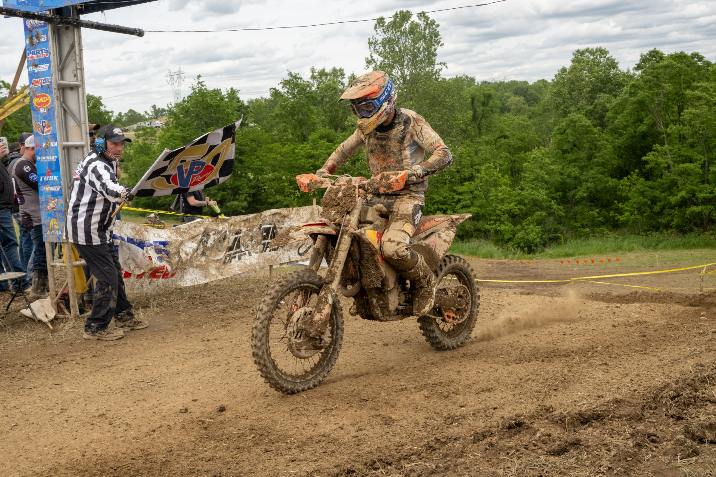 Ben Kelley took the checkered flag first, but scored second overall after the XC2 time adjustment, making Davis the overall winner.