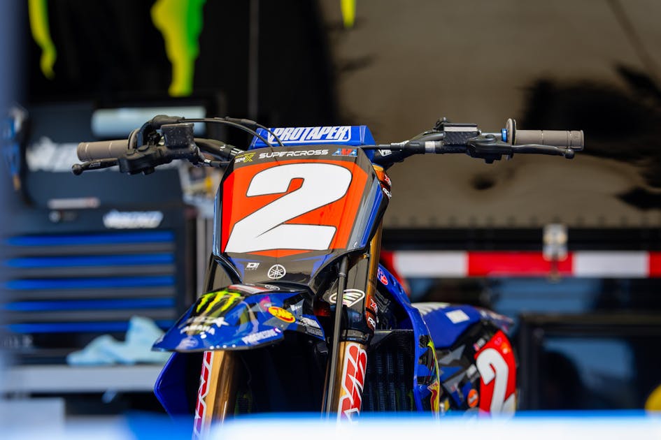 New Ray Yamaha YZ450F N°2 Cooper Webb – Édition 1/6 – Réplique Détaillée NY49753