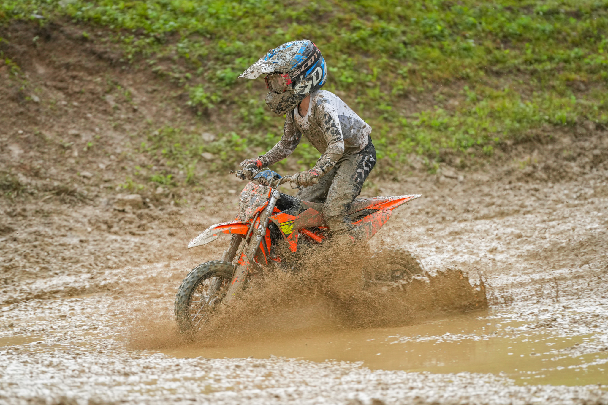 1749505468_93af4222c75ba0b53215