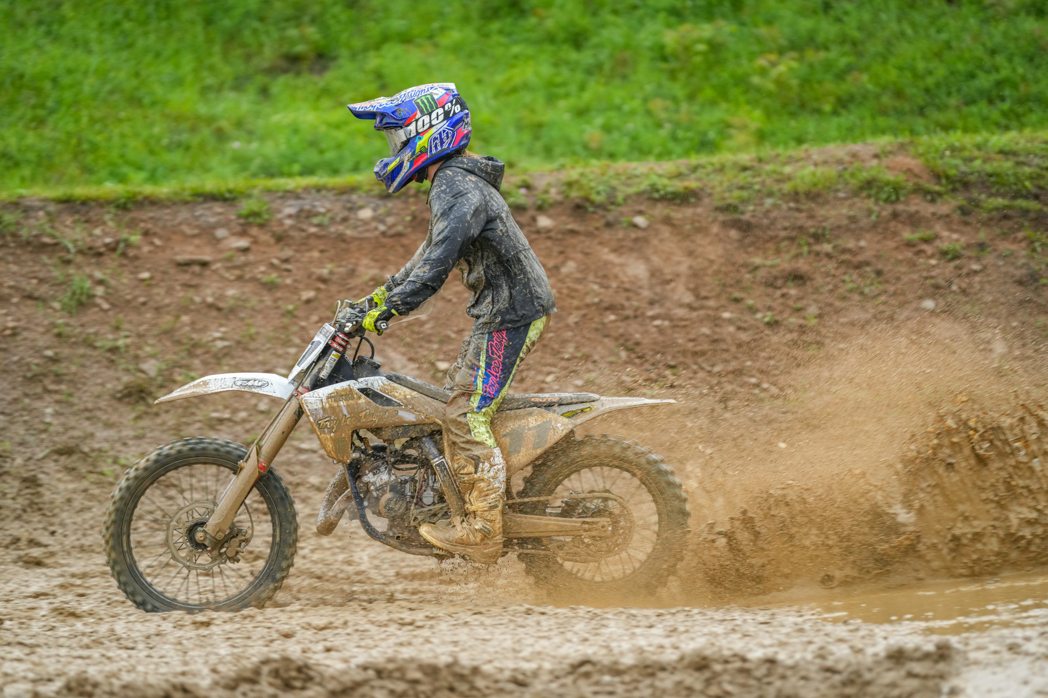 1749505468_e1bb2fd62ee9225a646f