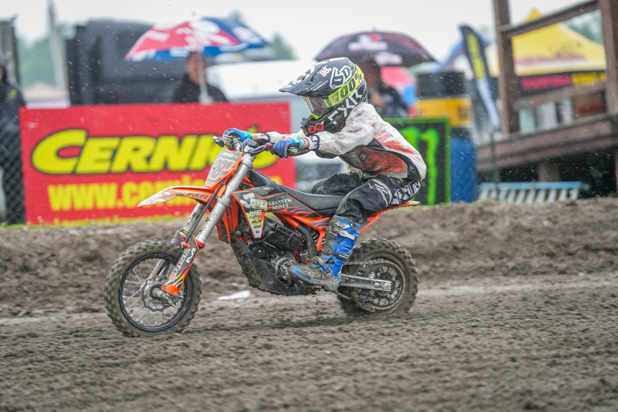 1749505918_d6c3bde1091d3e2a6d4d