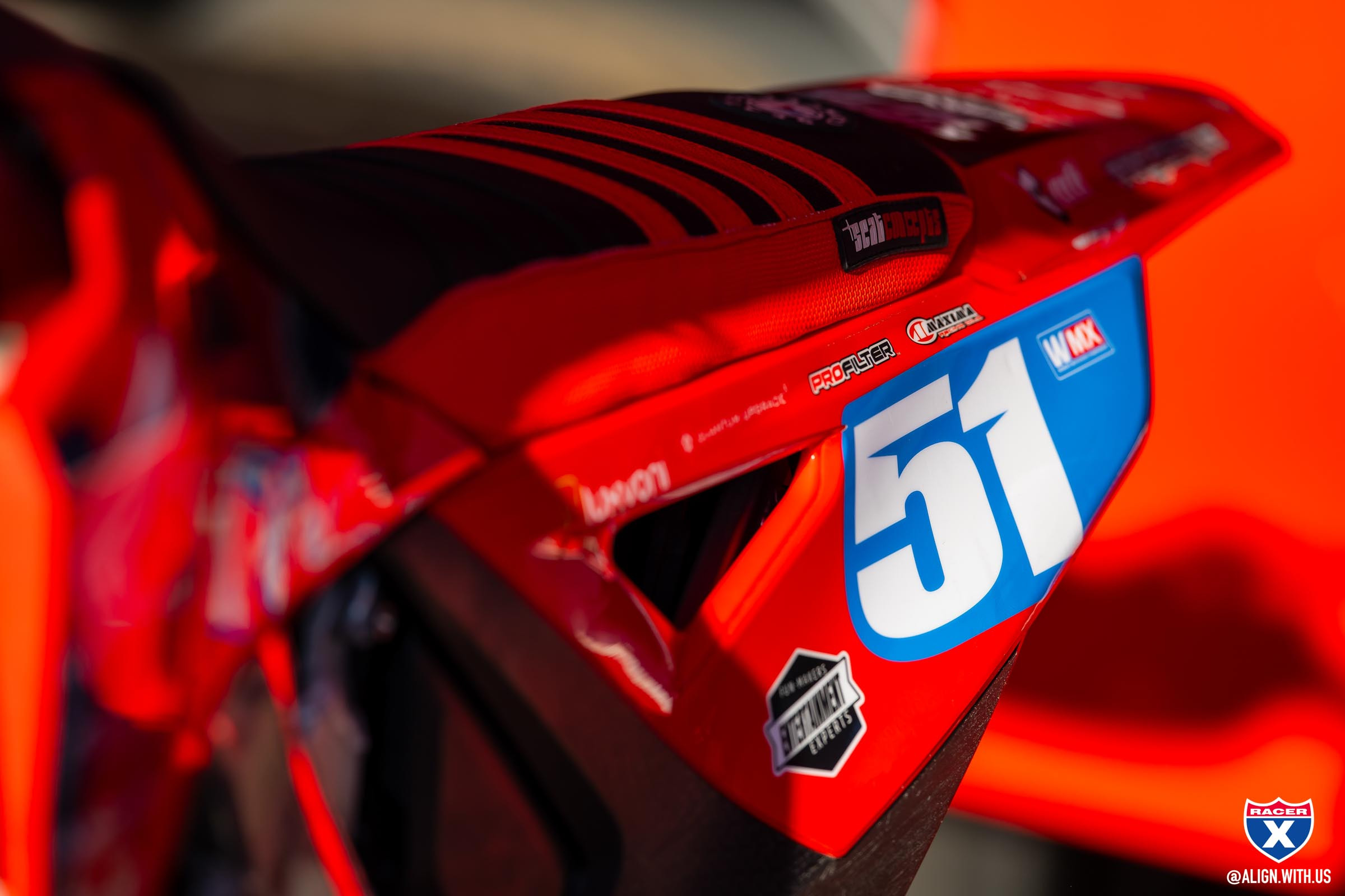 1749567114_589a17843123f34d9b58