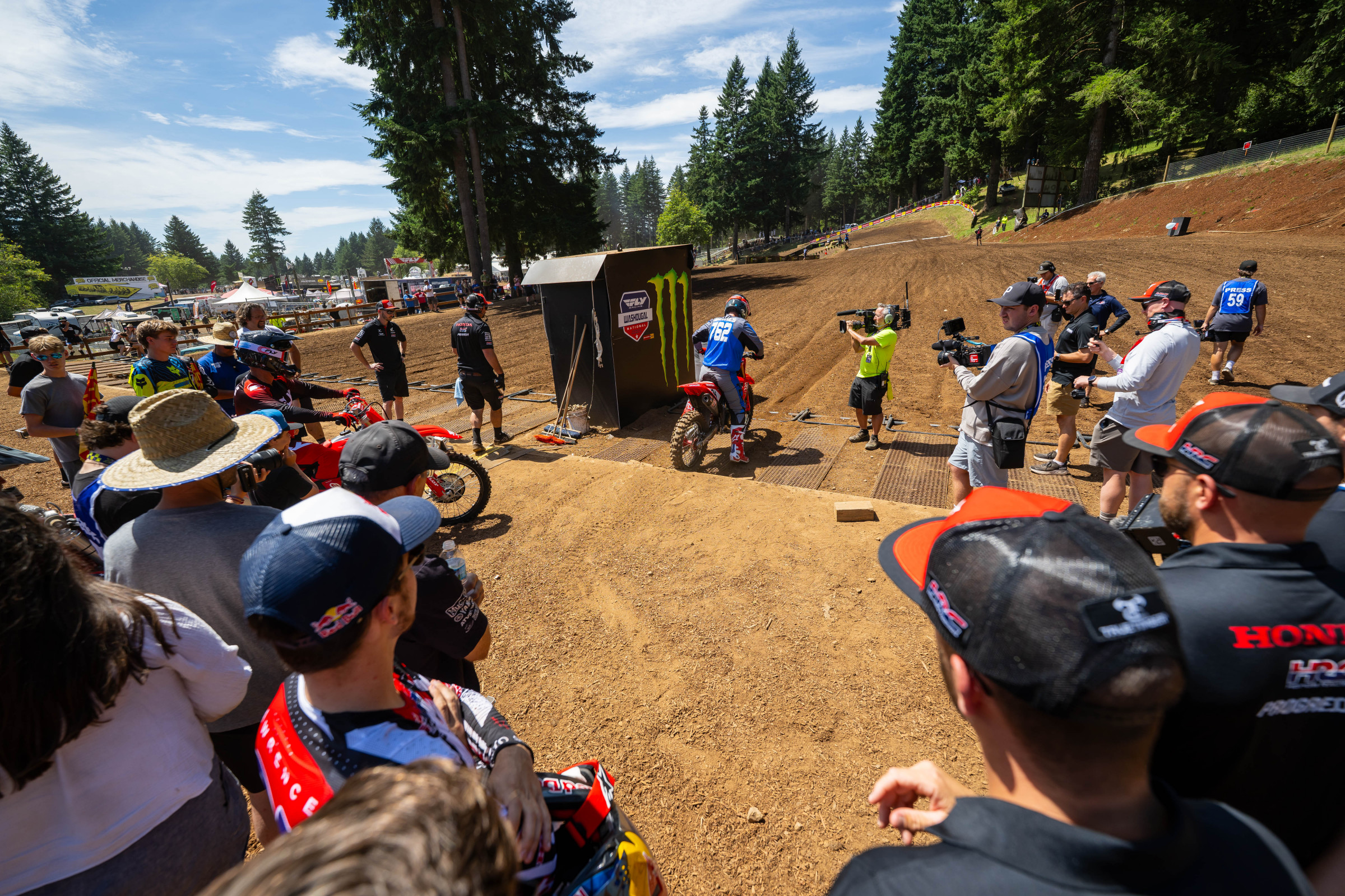 All eyes were on the holeshot challenge! Including a shirtless Jett Lawrence!