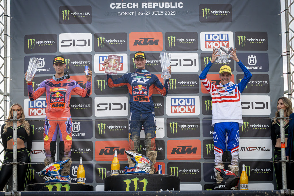 MX2 Podium Loket