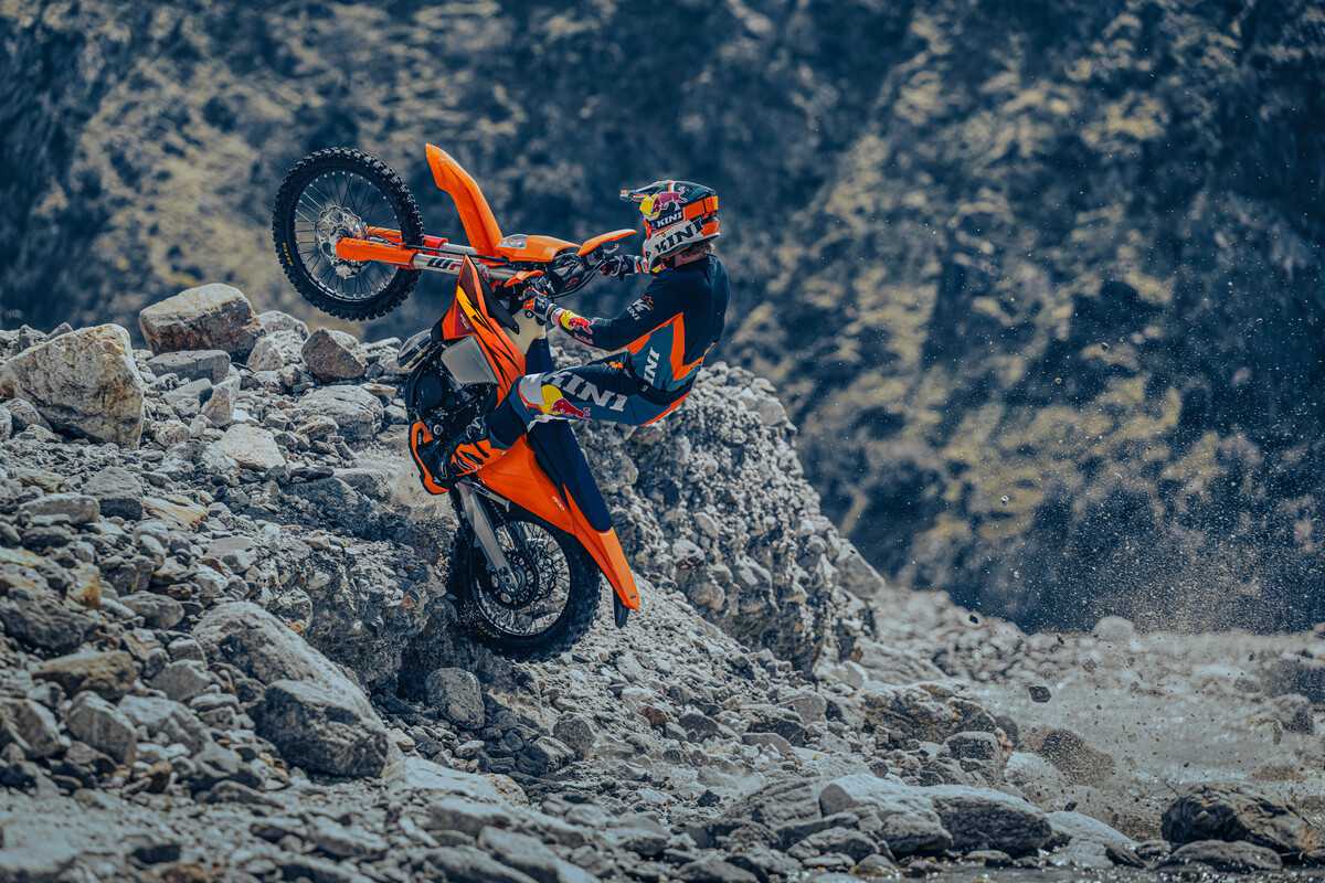 MY26 KTM 300 XC-W ACTION 02