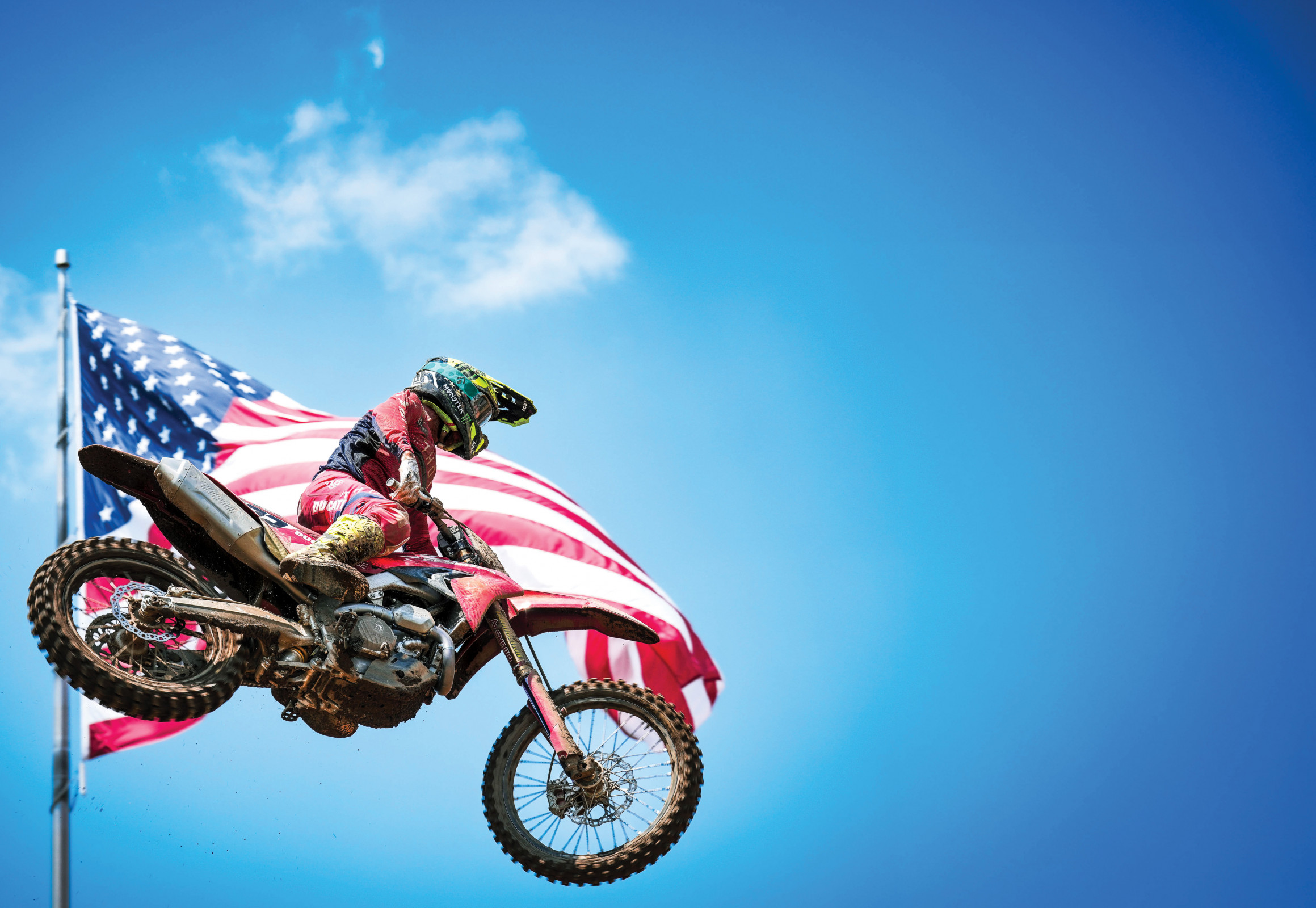 V28_10 RX Ducati-background