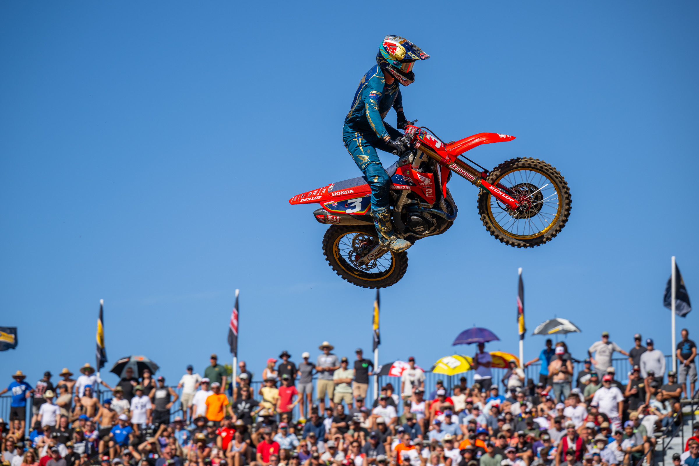 In the end it would be Hunter Lawrence carrying the flag for his country, going 1-1 overall in his two motos.