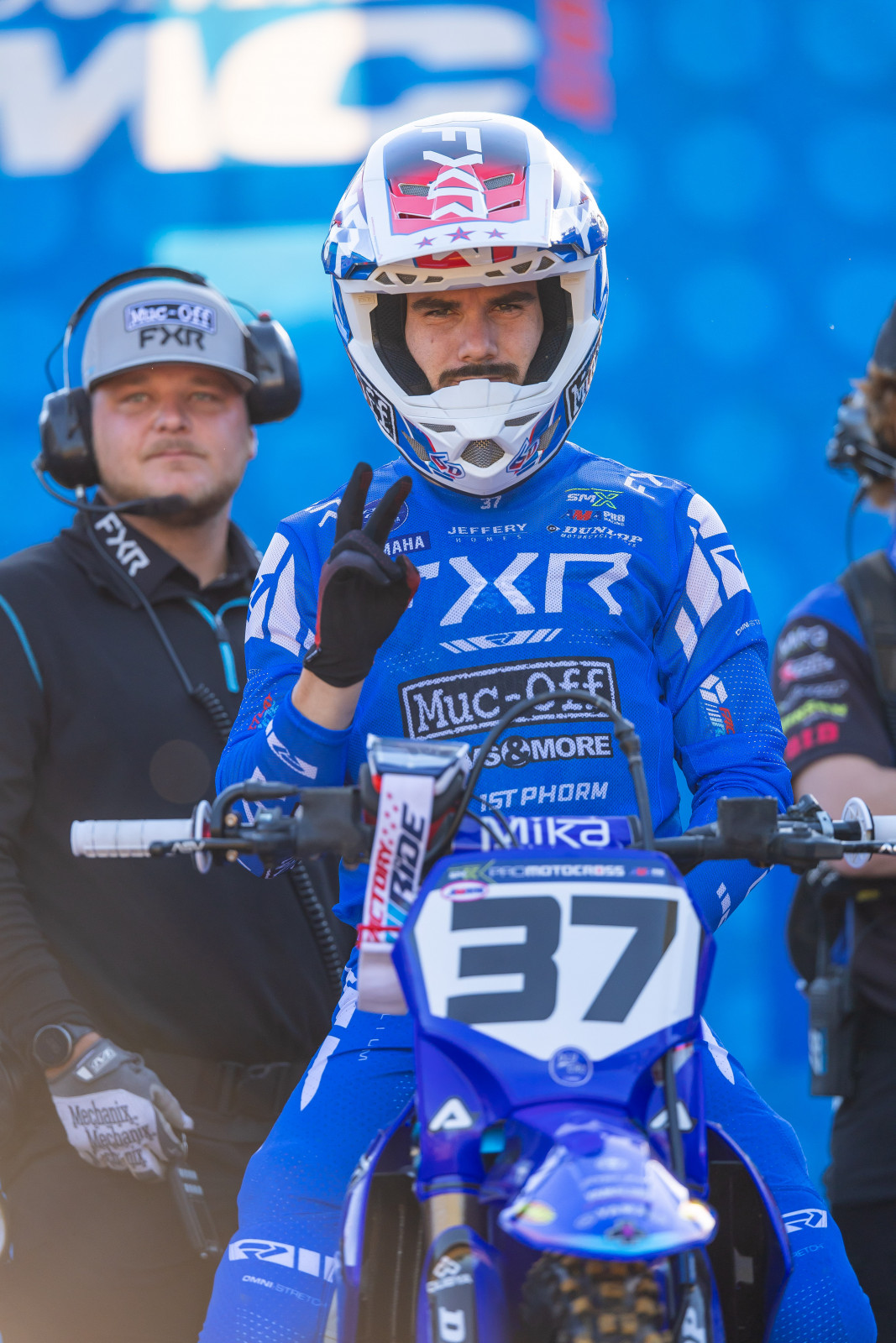 Coty Schock showing us half his digits for a 2026: ✌️✌️